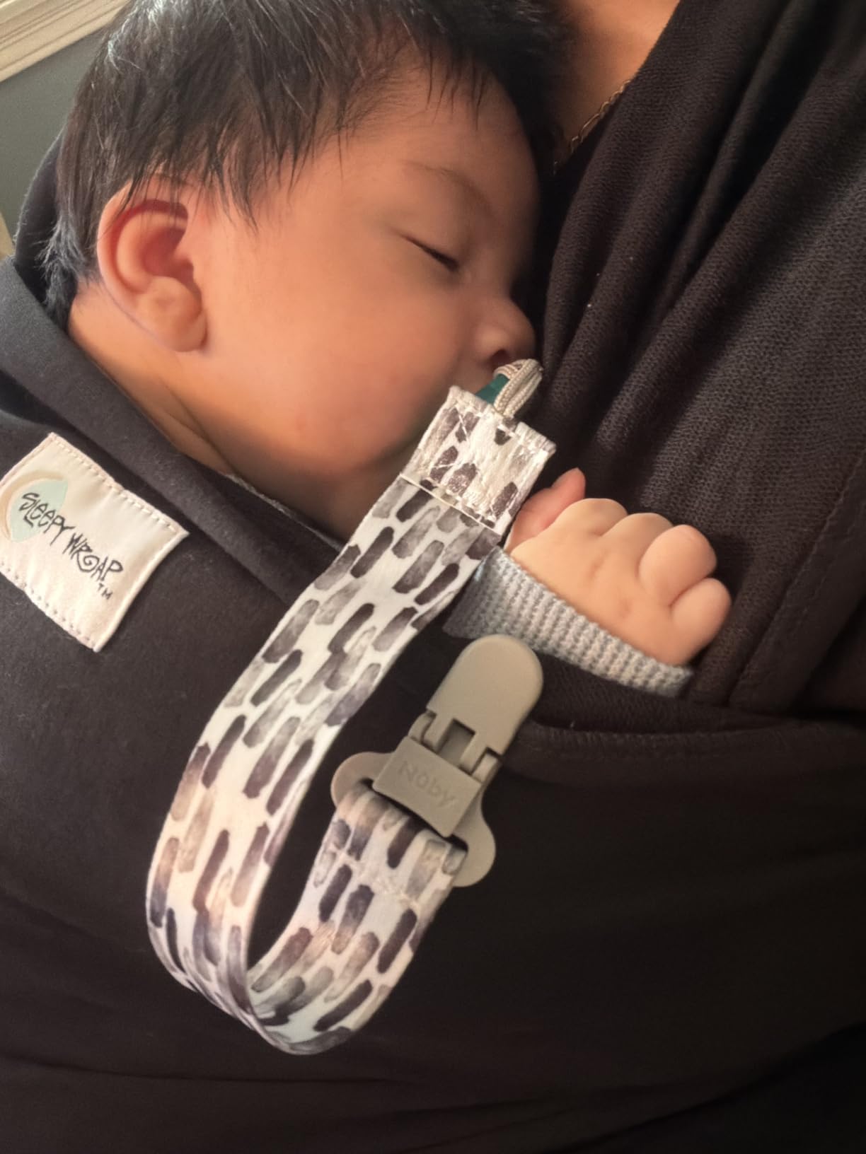 Sleepy Wrap Stretchy Ergonomic Baby Carrier Sling for Newborns to Toddlers - Hands-Free Lightweight Baby Wrap 7-35 lbs (Dark Gray) Customer Review Sleepy Wrap Stretchy Ergonomic Baby Carrier Sling for Newborns to Toddlers - Hands-Free Lightweight Baby Wrap 7-35 lbs (Dark Gray) - Customer Photo 2
