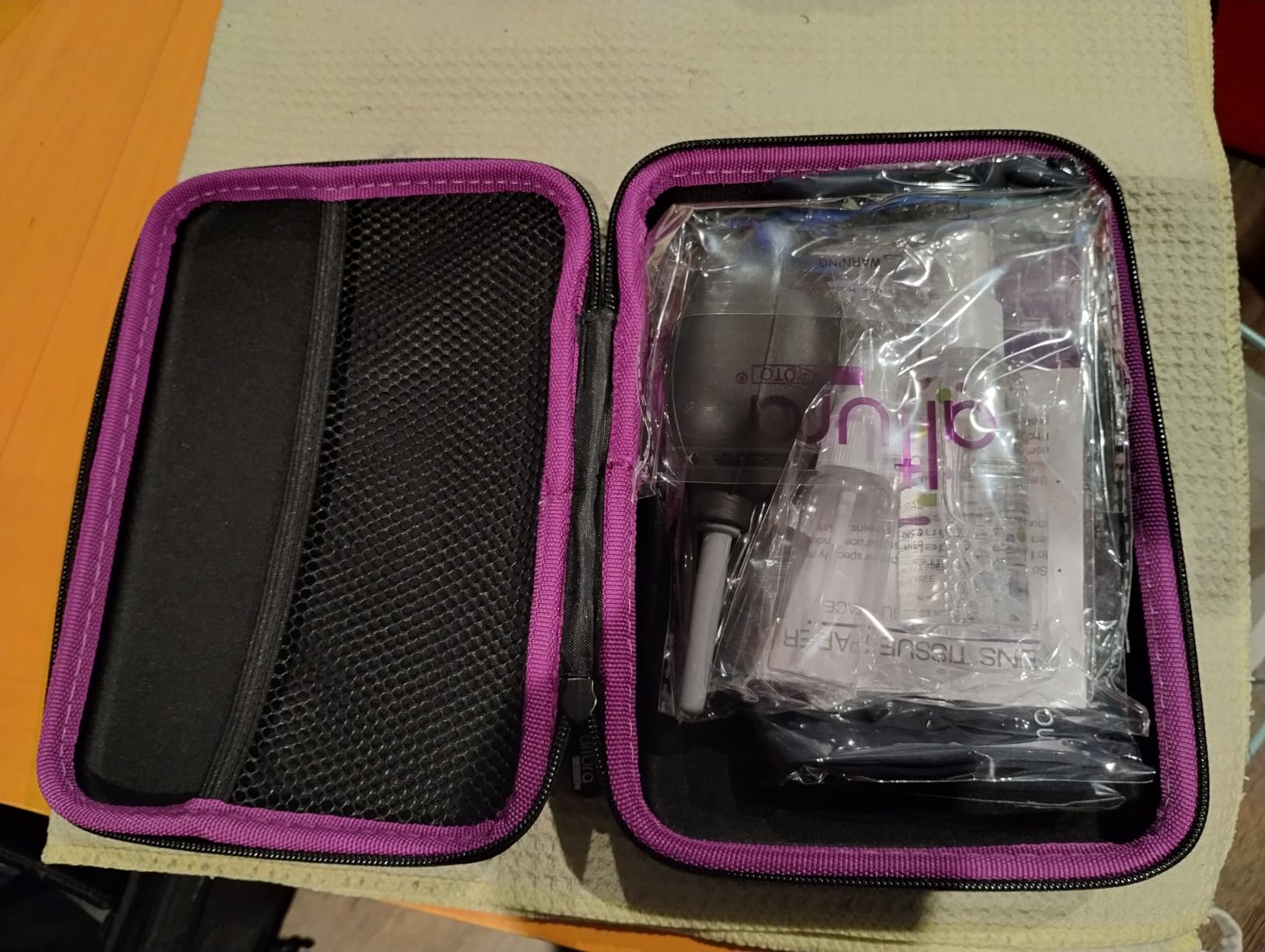 Altura Photo Professional Camera Cleaning Kit for APS-C DSLR & Mirrorless Cameras - Lens and Sensor Cleaner - Includes Case, Spray, Swabs, Blower, Brush, Tissue Paper - Customer Photo 2