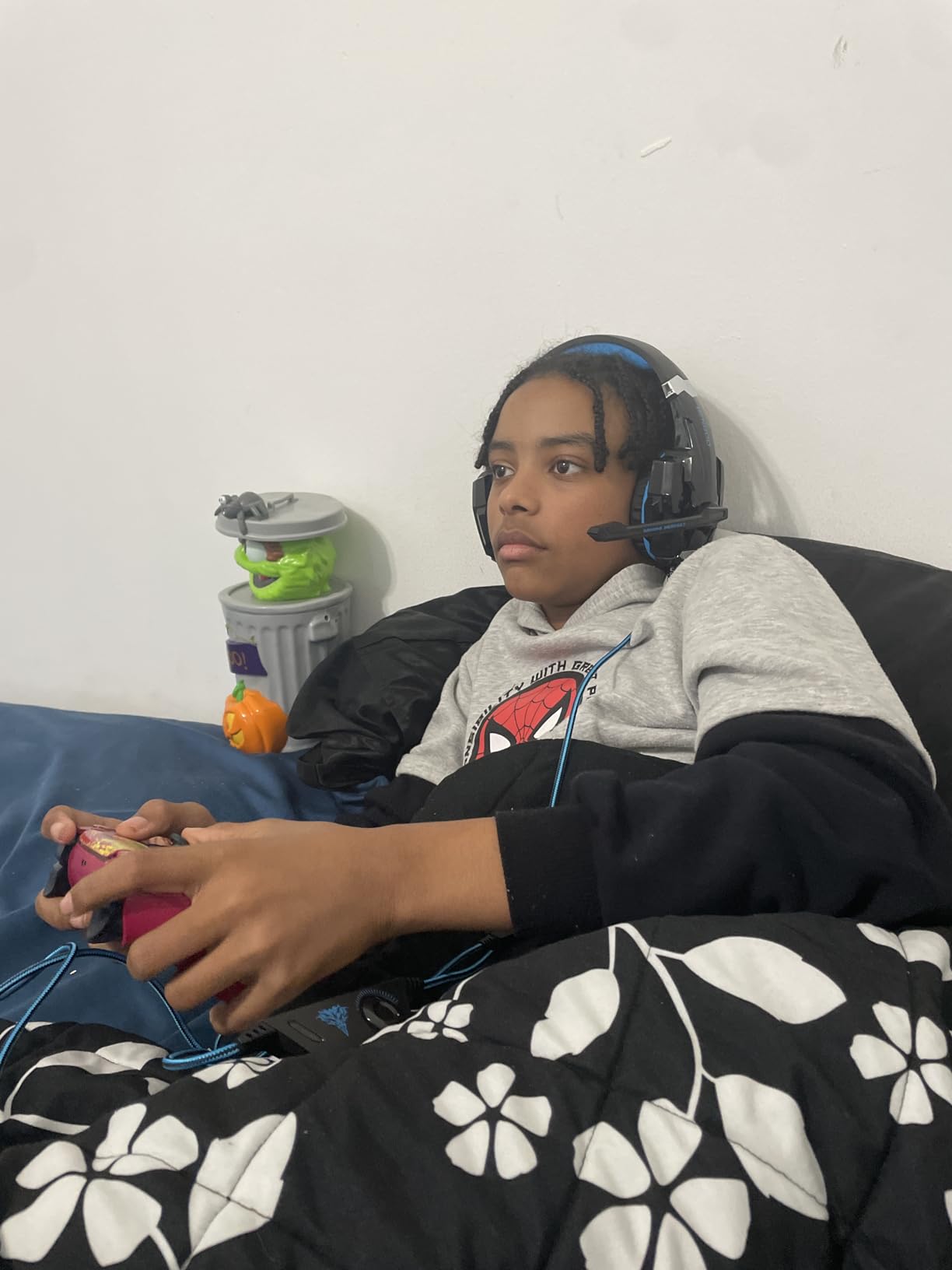 BENGOO G9000 Stereo Gaming Headset for PS4 PC Xbox One PS5 Controller, Noise Cancelling Over Ear Headphones with Mic, LED Light, 7.1 Surround Sound, Soft Memory Earmuffs for Nintendo Xbox Series X|S - Customer Photo 1