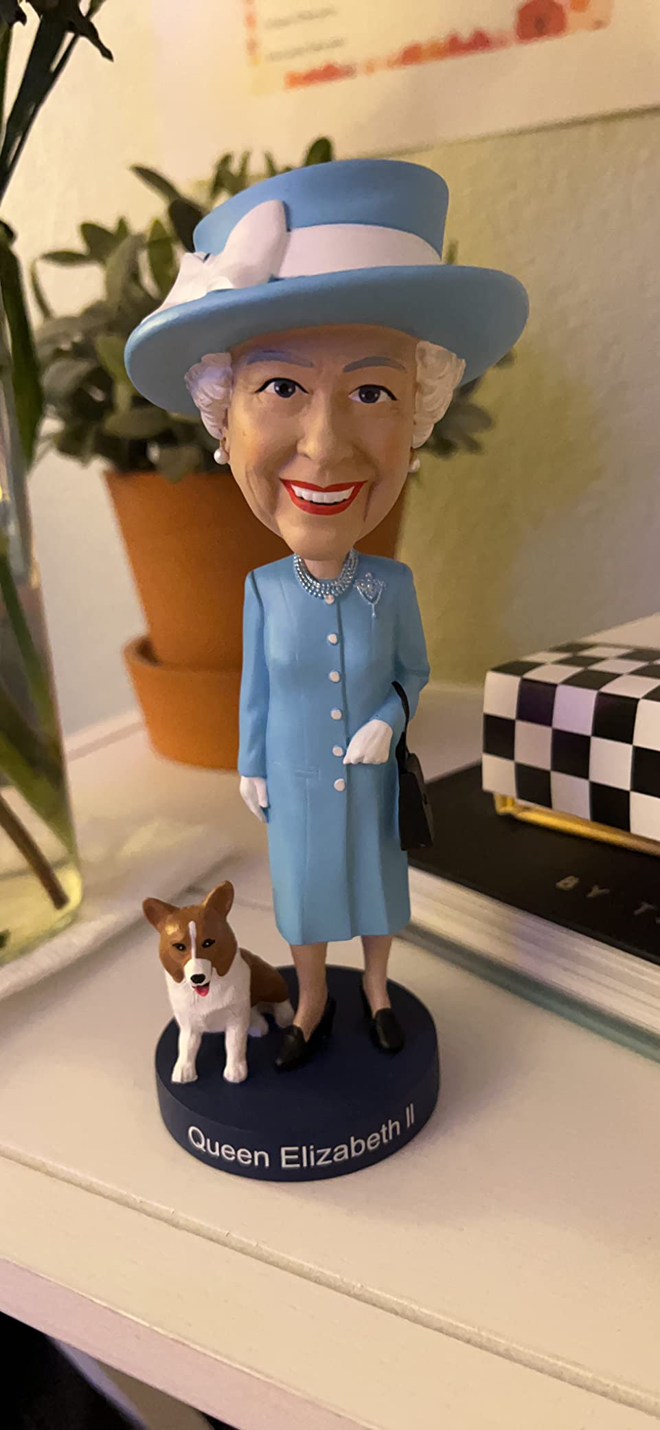 Royal Bobbles Queen Elizabeth II Collectible Bobblehead Statue - Customer Photo 2