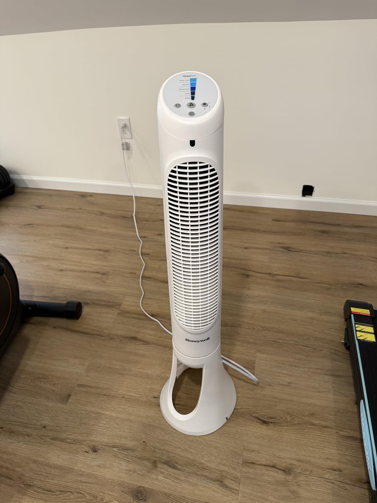 Honeywell QuietSet Whole Room Oscillating Tower Fan with Remote, White, HYF260 Customer Review Honeywell QuietSet Whole Room Oscillating Tower Fan with Remote, White, HYF260 - Customer Photo 2