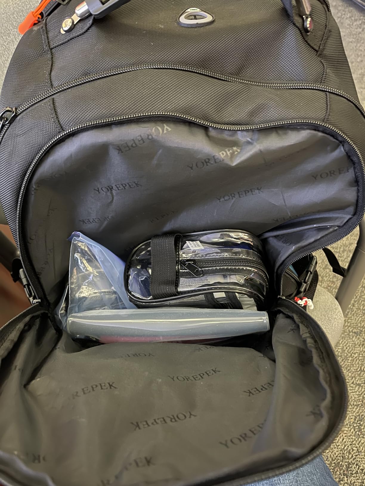 YOREPEK Large Backpack for Men, Extra Large Laptop Backpacks for Men Women, Water Resistant Travel Backpack Airline Approved Business Work Bag with USB Charging Port Fits 17 Inch Computer, Black - Customer Photo 5