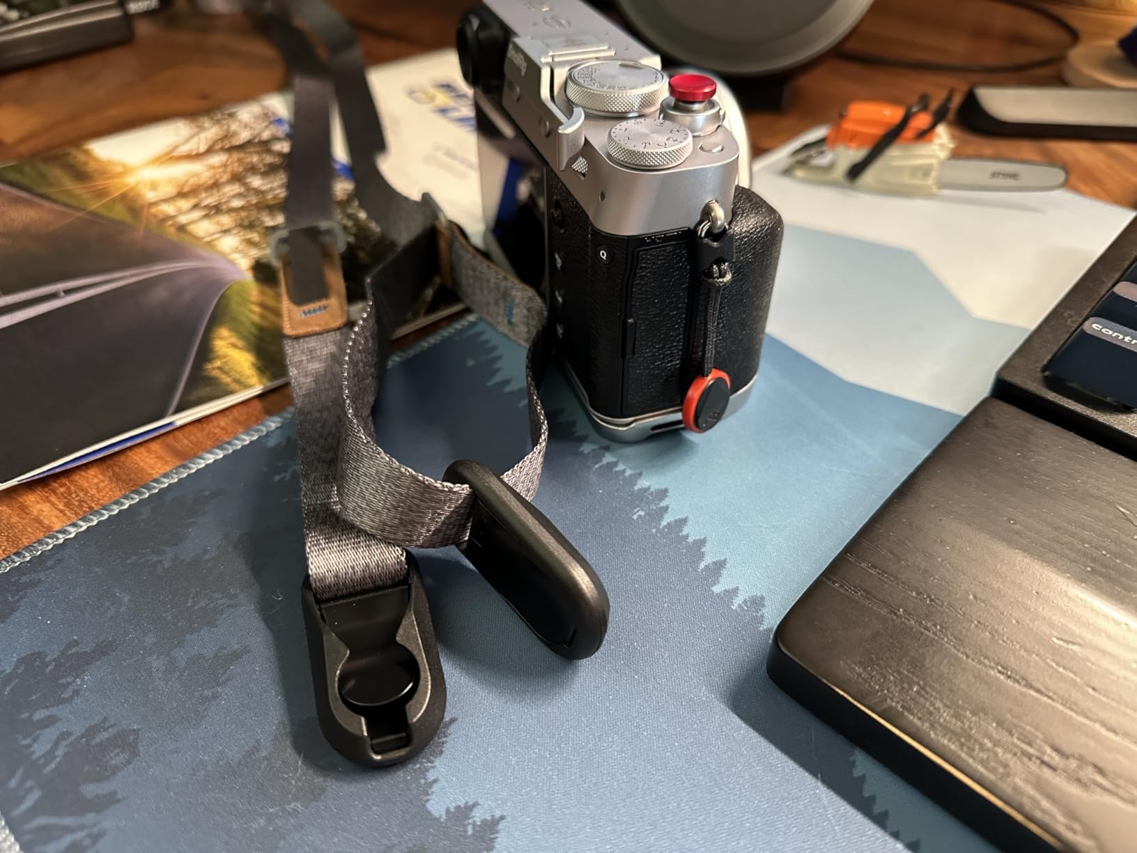 Peak Design Leash Camera Strap - Configurable as a Sling, Neck, Shoulder Strap or Safety Tether, Adjustable, Compact Customer Review Peak Design Leash Camera Strap - Configurable as a Sling, Neck, Shoulder Strap or Safety Tether, Adjustable, Compact - Customer Photo 3