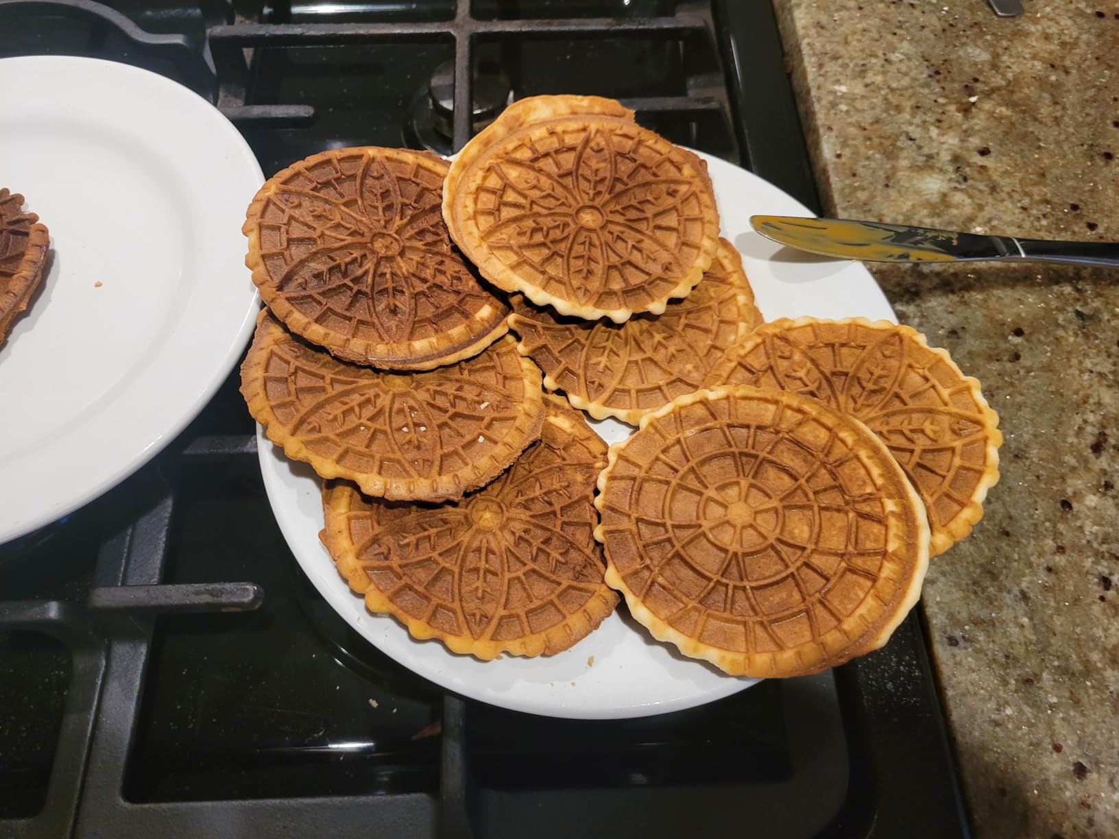 Hamilton Beach Electric Stand Mixer, 4 Quarts, Dough Hook, Flat Beater Attachments, Splash Guard 7 Speeds with Whisk, Easy-Carry Top Handle, Black Customer Review Hamilton Beach Electric Stand Mixer, 4 Quarts, Dough Hook, Flat Beater Attachments, Splash Guard 7 Speeds with Whisk, Easy-Carry Top Handle, Black - Customer Photo 2