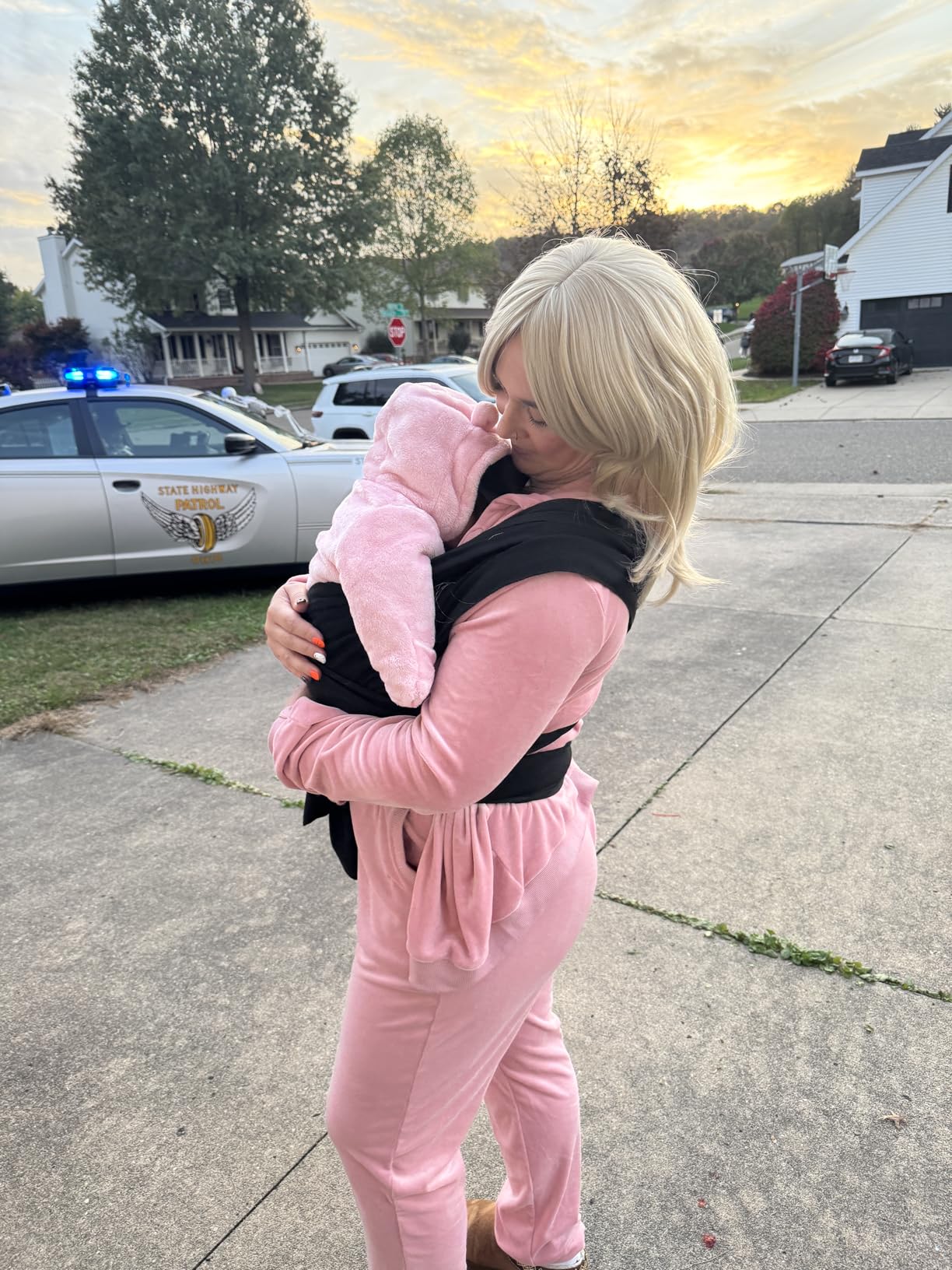 KeaBabies Baby Wrap Carrier - All in 1 Original Baby Carrier Newborn to Toddler Sling, Easy to Wear, Hands Free Bonding, Lightweight, Breathable Infant Wraps (Trendy Black) Customer Review KeaBabies Baby Wrap Carrier - All in 1 Original Baby Carrier Newborn to Toddler Sling, Easy to Wear, Hands Free Bonding, Lightweight, Breathable Infant Wraps (Trendy Black) - Customer Photo 3