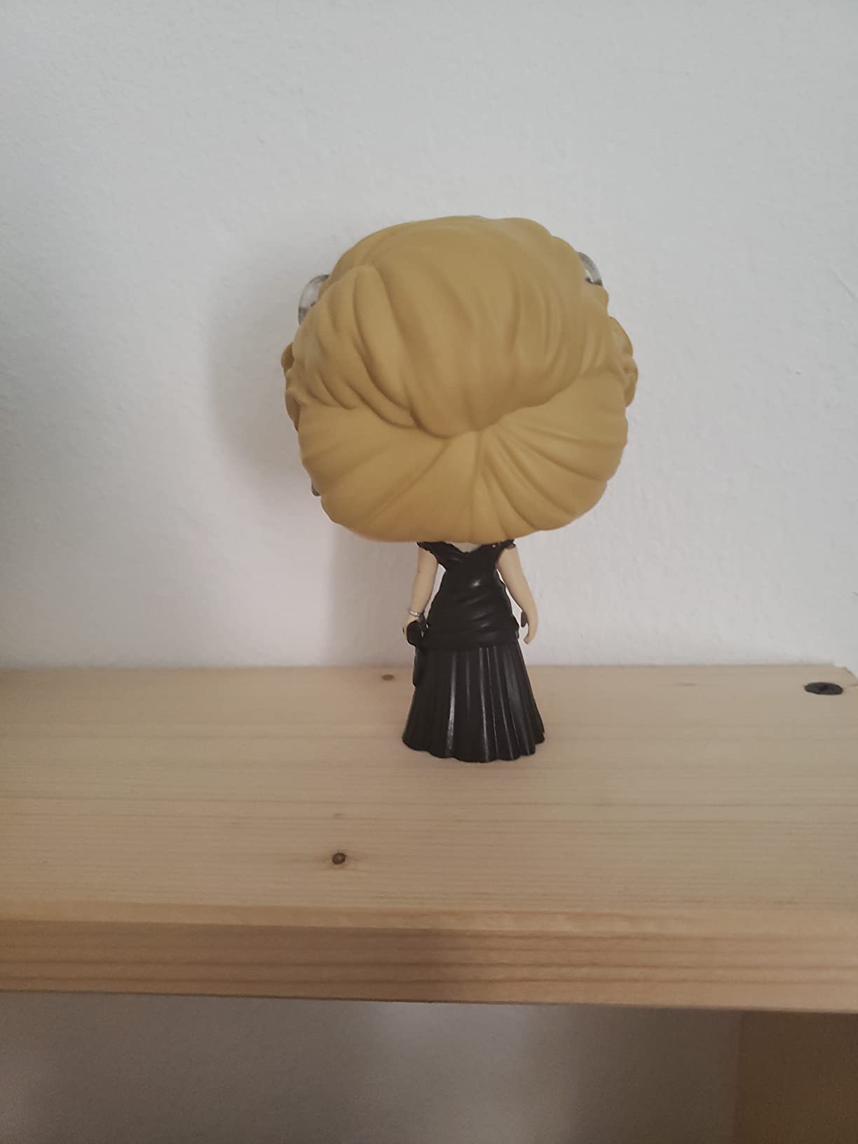 Funko POP!: Royal Family - Princess Diana (styles may vary) Collectible Figure - Customer Photo 5