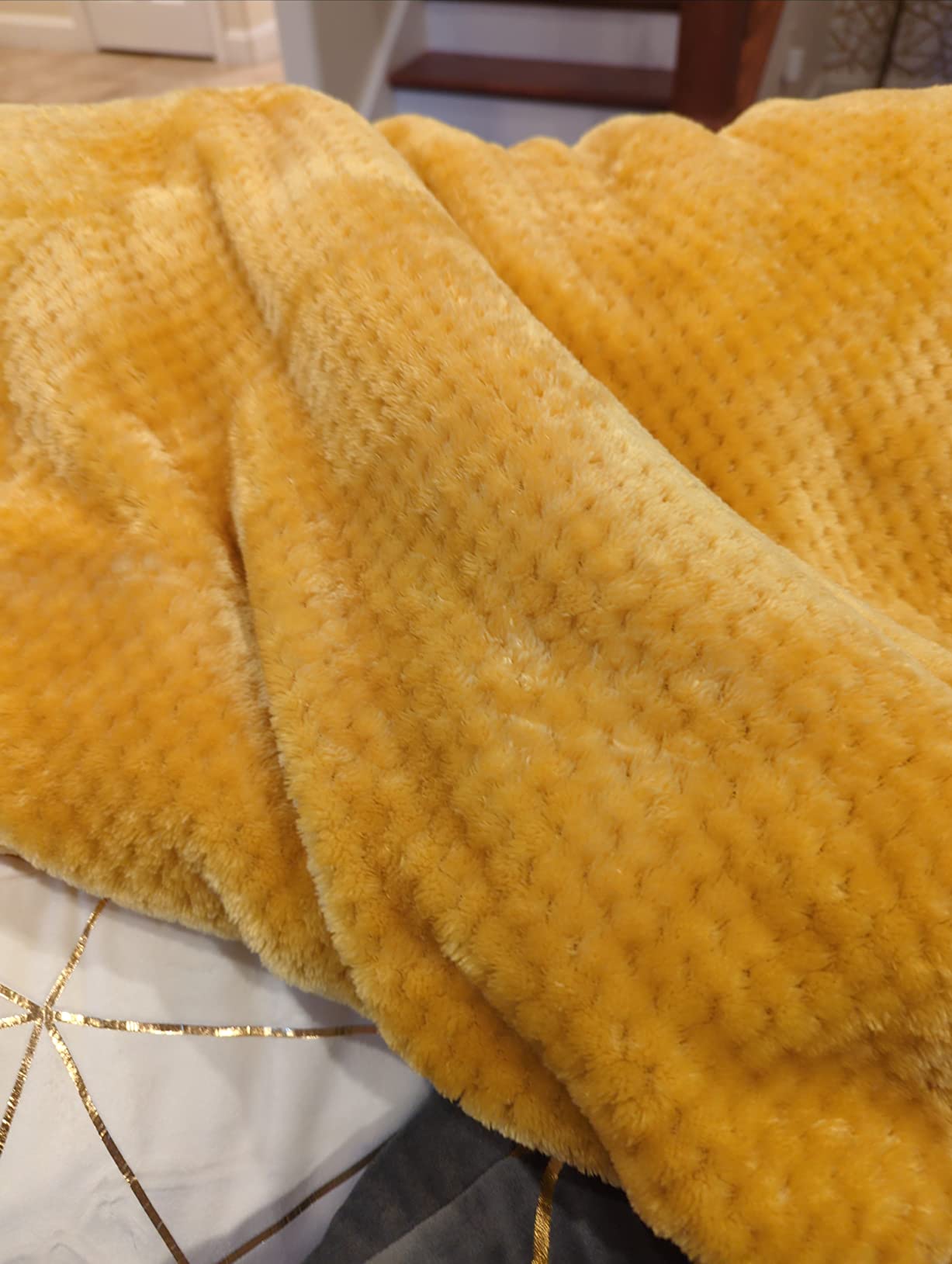 PAVILIA Tan Taupe Throw Blanket for Couch Bed, Soft Fleece Throws for Sofa Chair, Fuzzy Waffle Textured Blanket, Cozy Warm Lightweight All Season Blanket Throw, 50x60 - Customer Photo 2