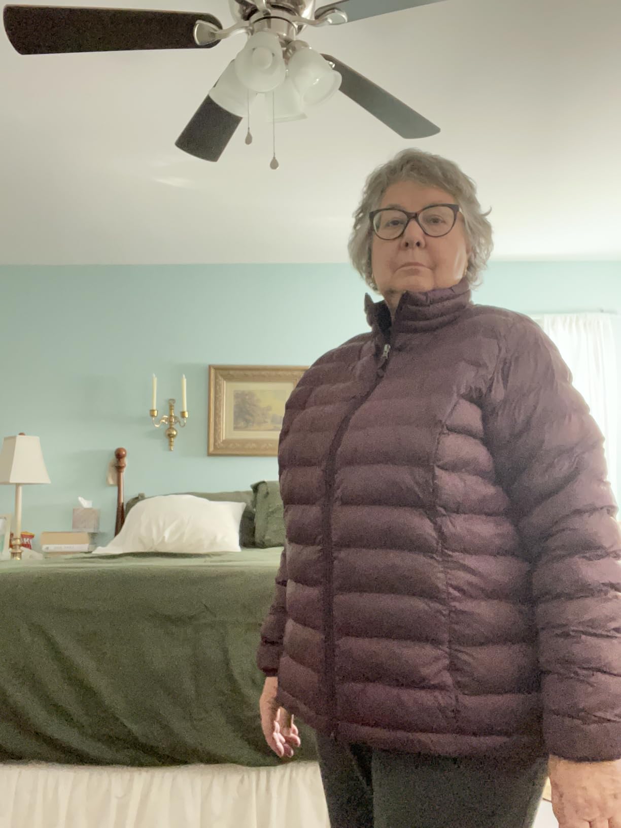 Amazon Essentials Women's Lightweight Long-Sleeve Water-Resistant Packable Puffer Jacket (Available in Plus Size) - Customer Photo 1