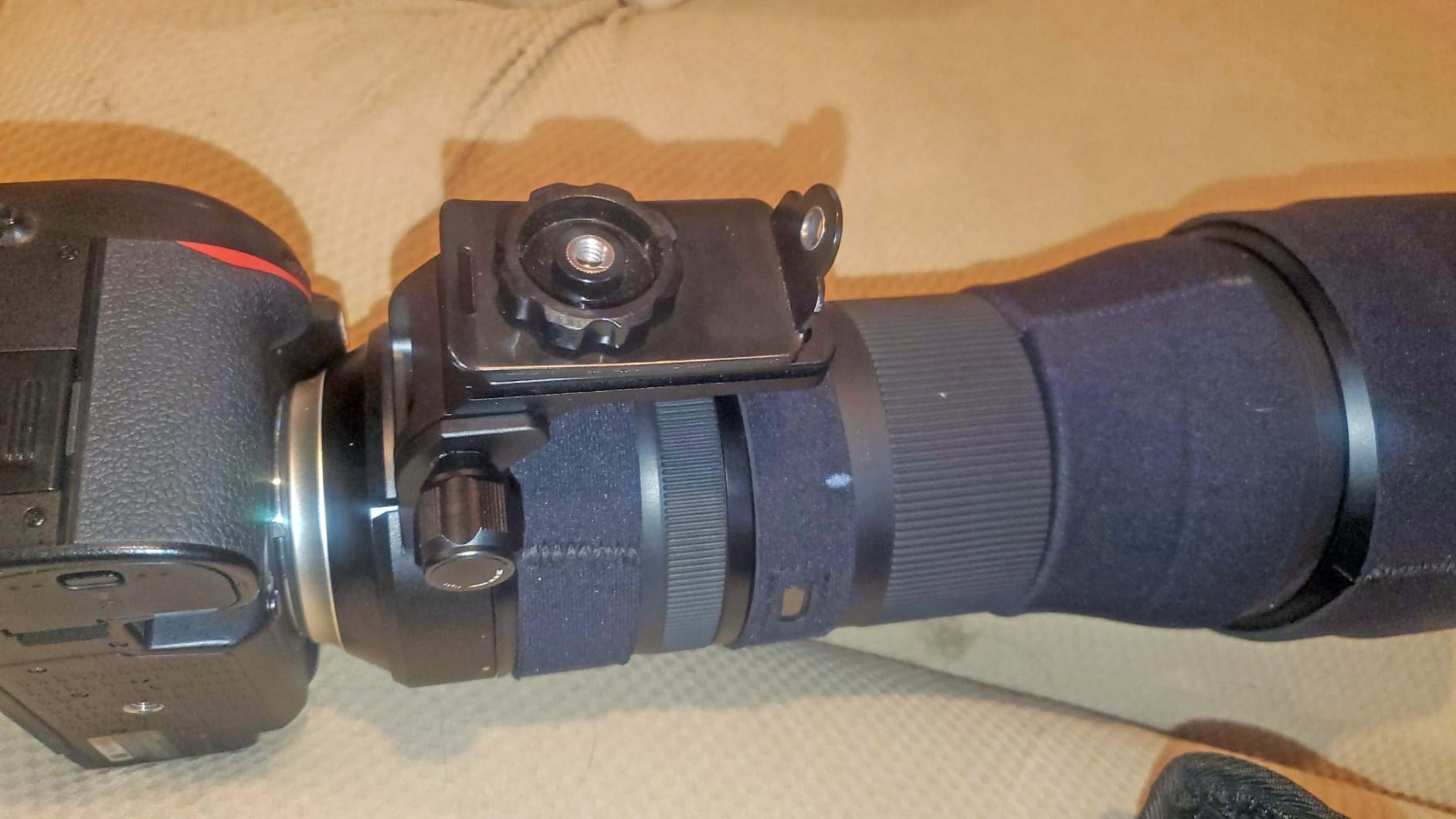 Waka Rapid Camera Neck Strap with Quick Release and Safety Tether, Adjustable Shoulder Sling Strap for Nikon Canon Sony Olympus DSLR - Black Customer Review Waka Rapid Camera Neck Strap with Quick Release and Safety Tether, Adjustable Shoulder Sling Strap for Nikon Canon Sony Olympus DSLR - Black - Customer Photo 3