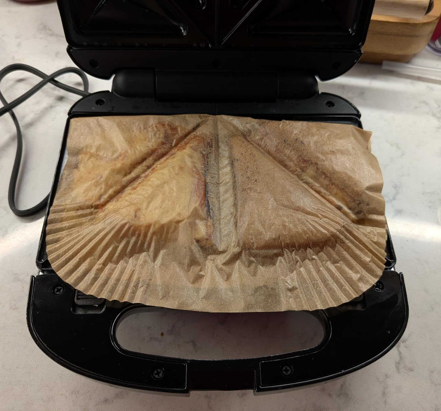 BLACK+DECKER 3-in-1 Waffle Iron, WM2000SD, Grill and Sandwich Press, Non-Stick Removable Plates, Space Saving Compact Design Customer Review BLACK+DECKER 3-in-1 Waffle Iron, WM2000SD, Grill and Sandwich Press, Non-Stick Removable Plates, Space Saving Compact Design - Customer Photo 2