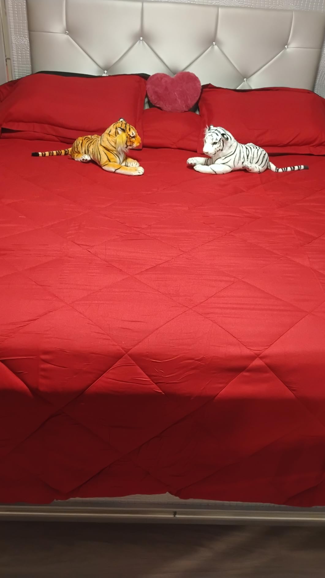 downluxe Queen Comforter Set - Red and Black Queen Comforter - Soft Bedding Sets for All Seasons - 3 Pieces - 1 Comforter (88 downluxe Queen Comforter Set - Red and Black Queen Comforter - Soft Bedding Sets for All Seasons - 3 Pieces - 1 Comforter (88