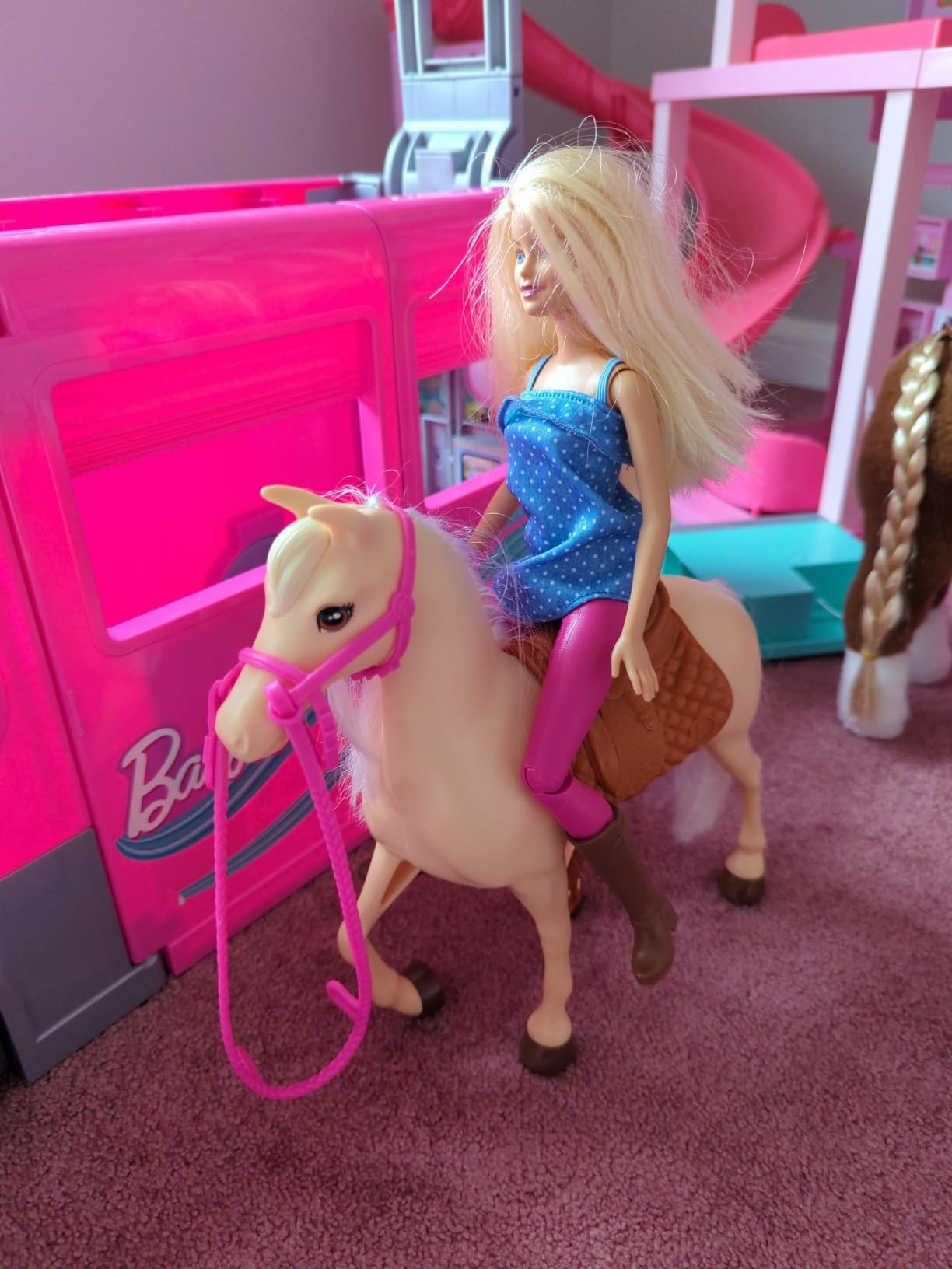 Barbie Playet with Blonde Fashion Doll in Riding Outfit & Light Brown Horse with Saddle, Bridle & Reins (Amazon Exclusive) Customer Review Barbie Playet with Blonde Fashion Doll in Riding Outfit & Light Brown Horse with Saddle, Bridle & Reins (Amazon Exclusive) - Customer Photo 4