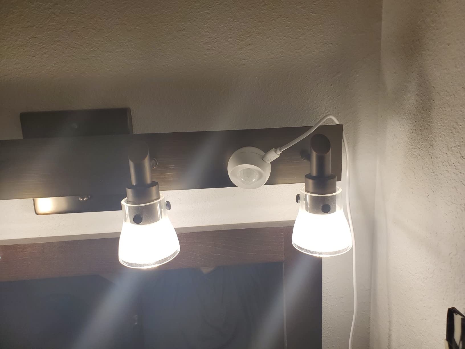 Zooz 800 Series Z-Wave Long Range S2 Motion Sensor ZSE18 800LR with Magnetic Mount, Works with Z-Box, Hubitat, and Home Assistant Customer Review Zooz 800 Series Z-Wave Long Range S2 Motion Sensor ZSE18 800LR with Magnetic Mount, Works with Z-Box, Hubitat, and Home Assistant - Customer Photo 1