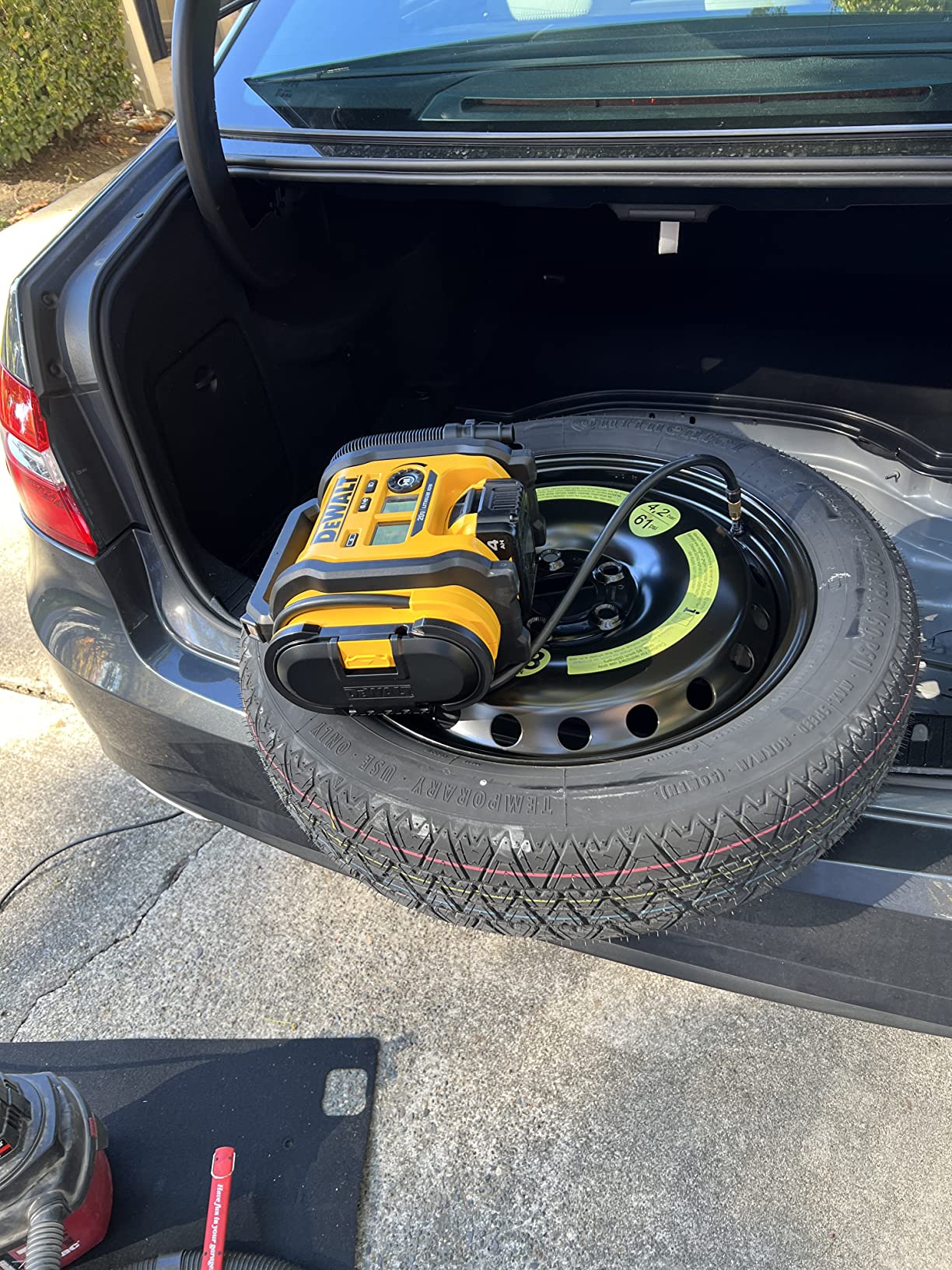 DEWALT Tire Inflator Portable Air Compressor 20V MAX, Air Pump with Automatic Shut Off, LED Light, Tool Only (DCC020IB) - Customer Photo 1