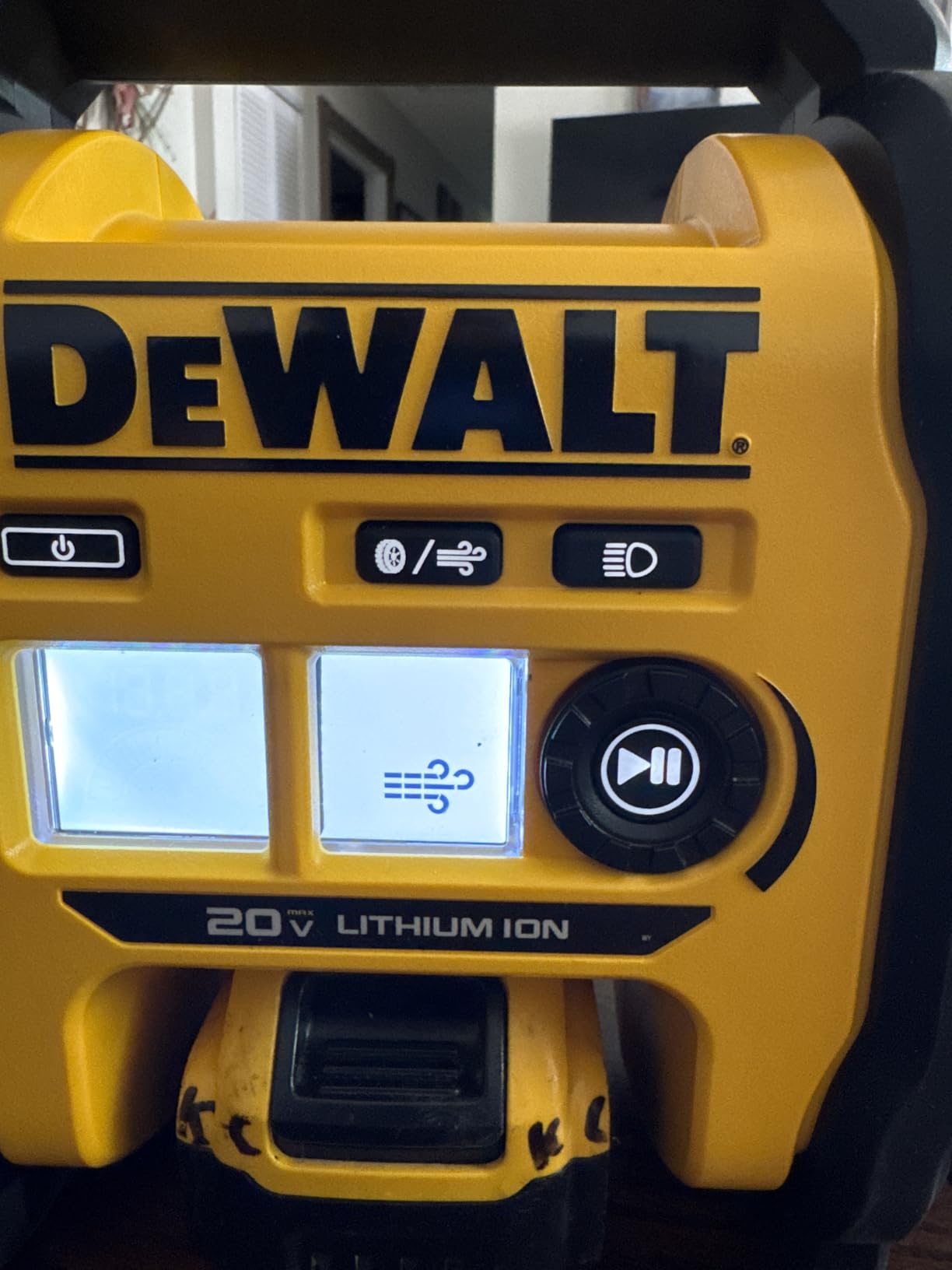 DEWALT Tire Inflator Portable Air Compressor 20V MAX, Air Pump with Automatic Shut Off, LED Light, Tool Only (DCC020IB) - Customer Photo 2