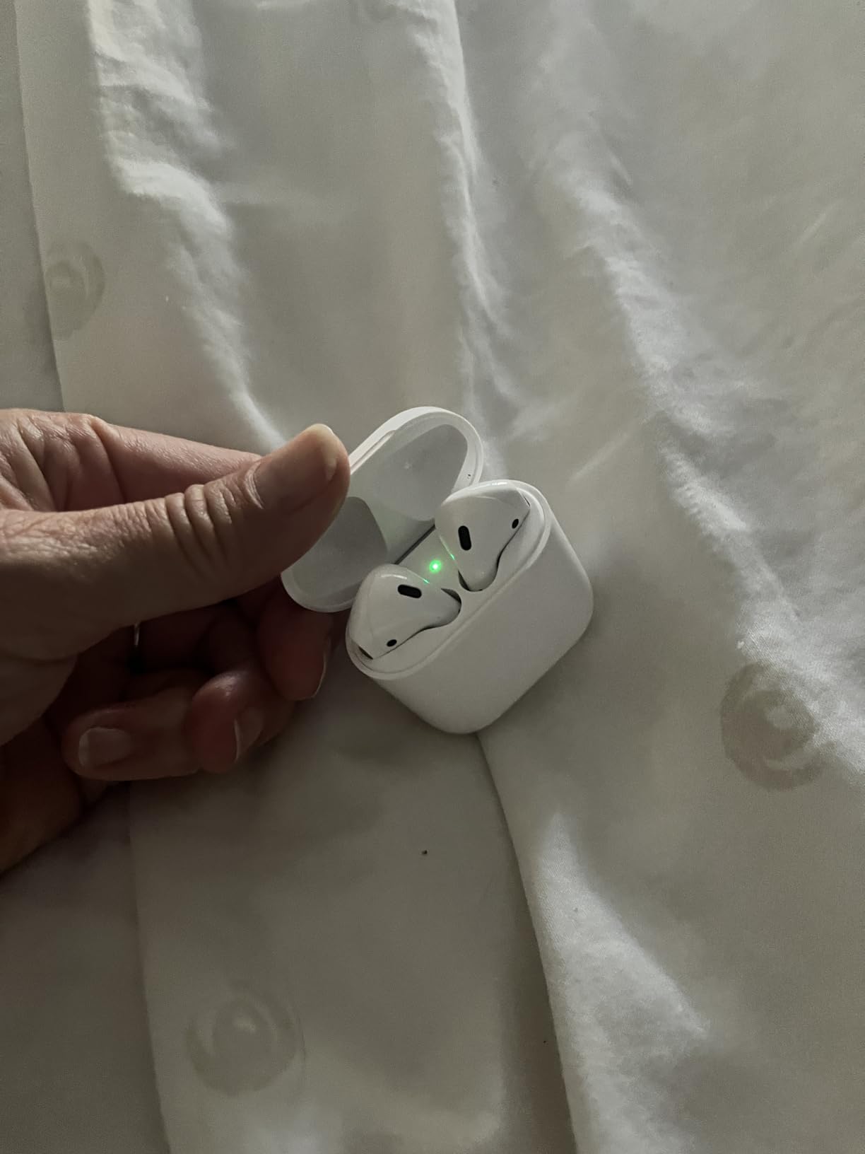 Apple Airpods In-Ear Bluetooth Wireless Headset (Renewed) Customer Review Apple Airpods In-Ear Bluetooth Wireless Headset (Renewed) - Customer Photo 1