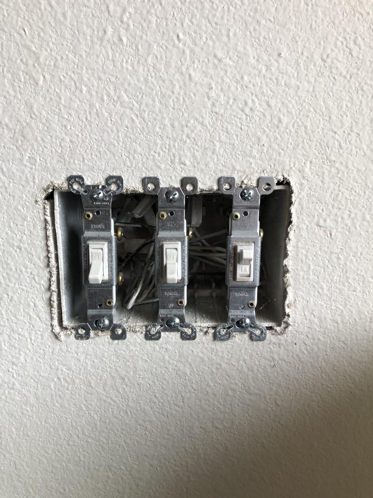 Kasa Smart Light Switch HS200P3, Single Pole, Needs Neutral Wire, 2.4GHz Wi-Fi Light Switch Compatible with Alexa and Google Home, UL Certified, No Hub Required, 3 Count Customer Review Kasa Smart Light Switch HS200P3, Single Pole, Needs Neutral Wire, 2.4GHz Wi-Fi Light Switch Compatible with Alexa and Google Home, UL Certified, No Hub Required, 3 Count - Customer Photo 1