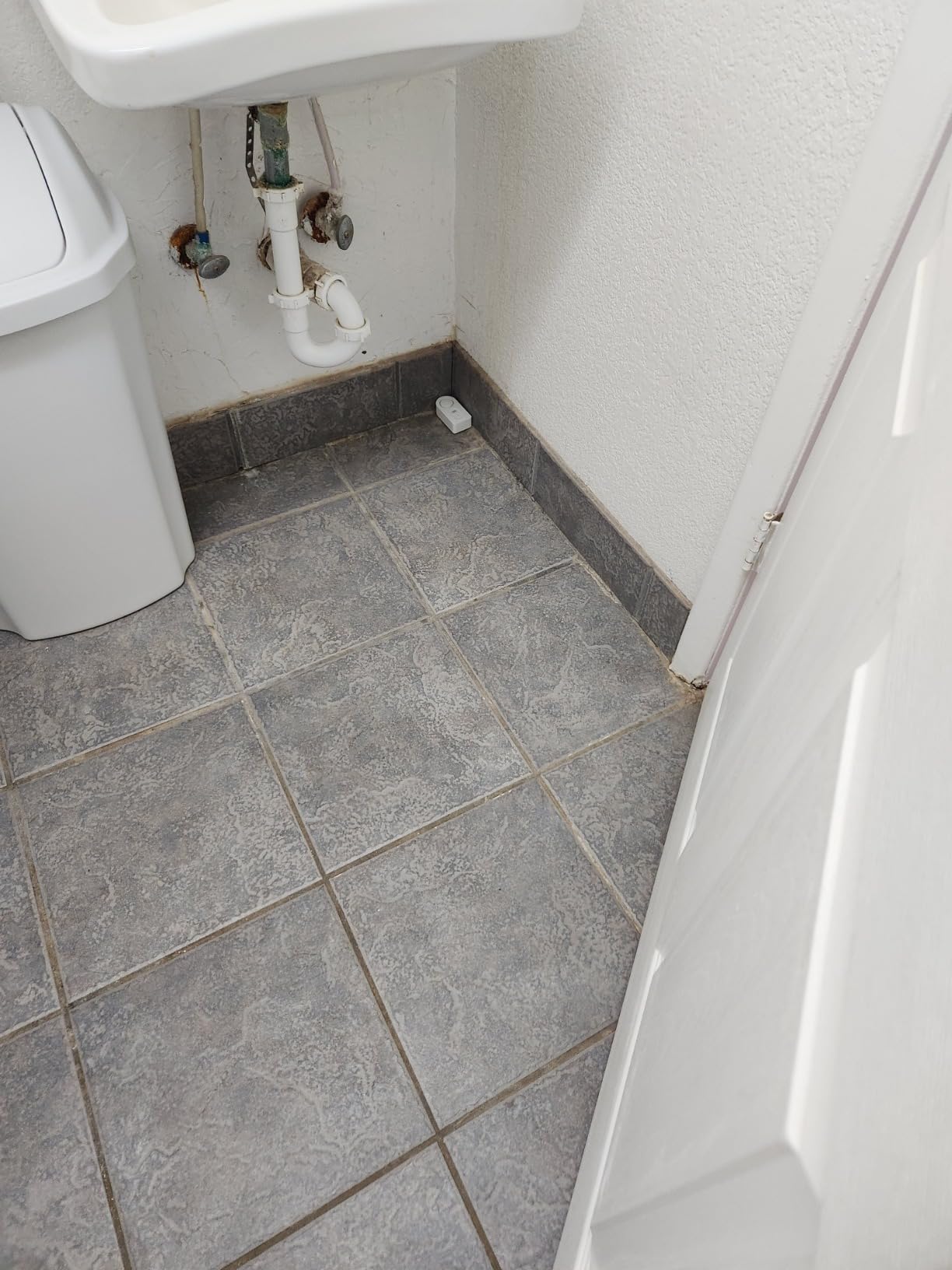 Govee Water Leak Detectors 2 Pack, 100dB Adjustable Audio Alarm Sensor, Sensitive Leak and Drip Alert, for Kitchen Bathroom Basement (Cannot Connect to Wi-Fi Directly) Customer Review Govee Water Leak Detectors 2 Pack, 100dB Adjustable Audio Alarm Sensor, Sensitive Leak and Drip Alert, for Kitchen Bathroom Basement (Cannot Connect to Wi-Fi Directly) - Customer Photo 5