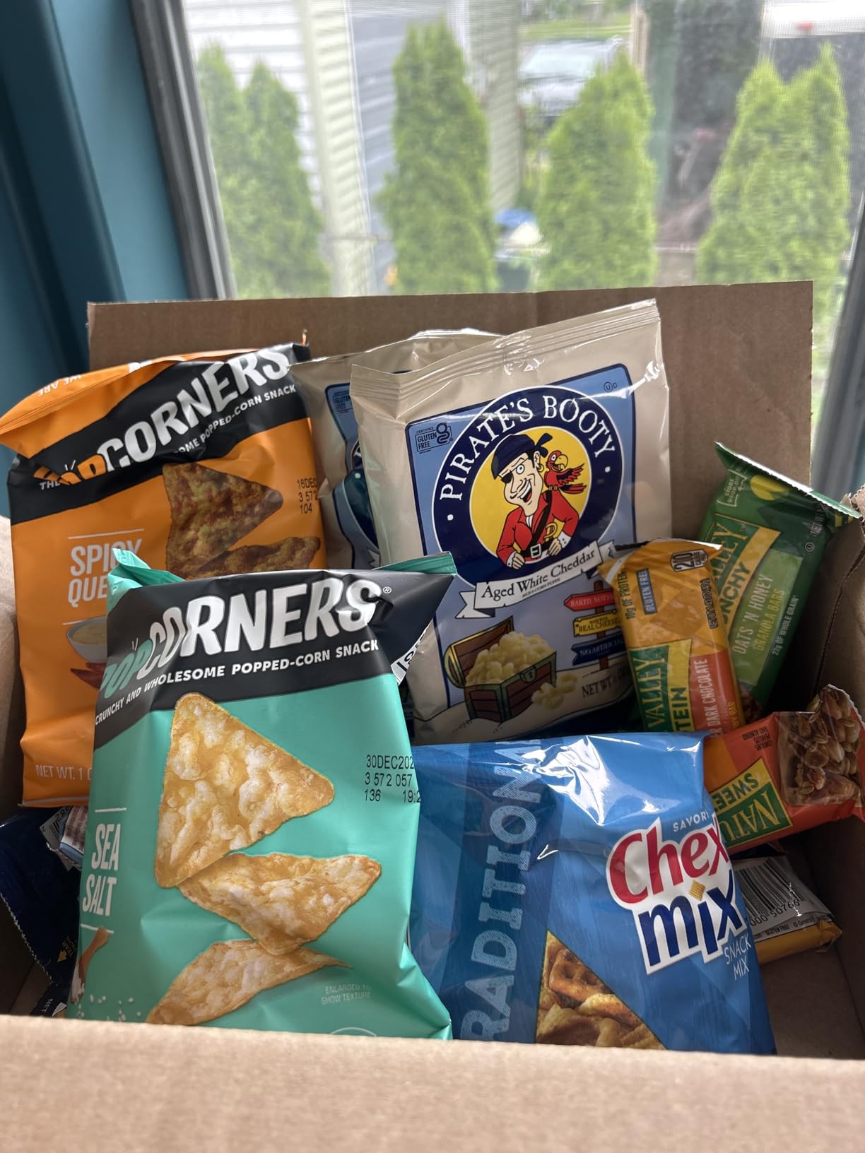 Healthy snack Care Package (30 count) A Gift crave Snack Box with a Variety of Healthy Snack Choices – Great for Office, College Military, Work, Students etc. - Customer Photo 2