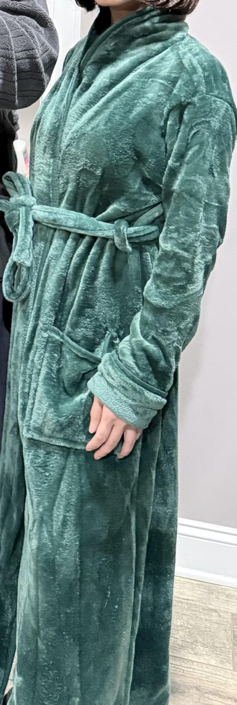 NY Threads Premium Womens Robe, Plush Fleece Long Bath Robe for Women, Fluffy Soft Women's Bathrobe Customer Review NY Threads Premium Womens Robe, Plush Fleece Long Bath Robe for Women, Fluffy Soft Women's Bathrobe - Customer Photo 1