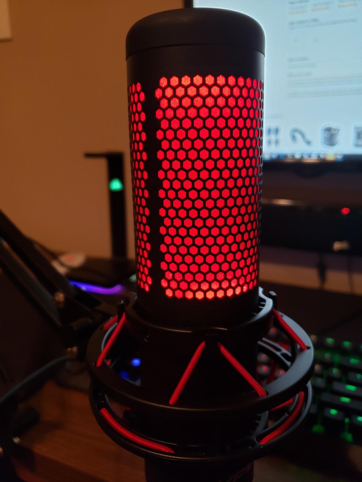 HyperX QuadCast - USB Condenser Gaming Microphone, for PC, PS4, PS5 and Mac, Anti-Vibration Shock Mount, Four Polar Patterns, Pop Filter, Gain Control, Podcasts, Twitch, YouTube, Discord, Red LED - Customer Photo 2