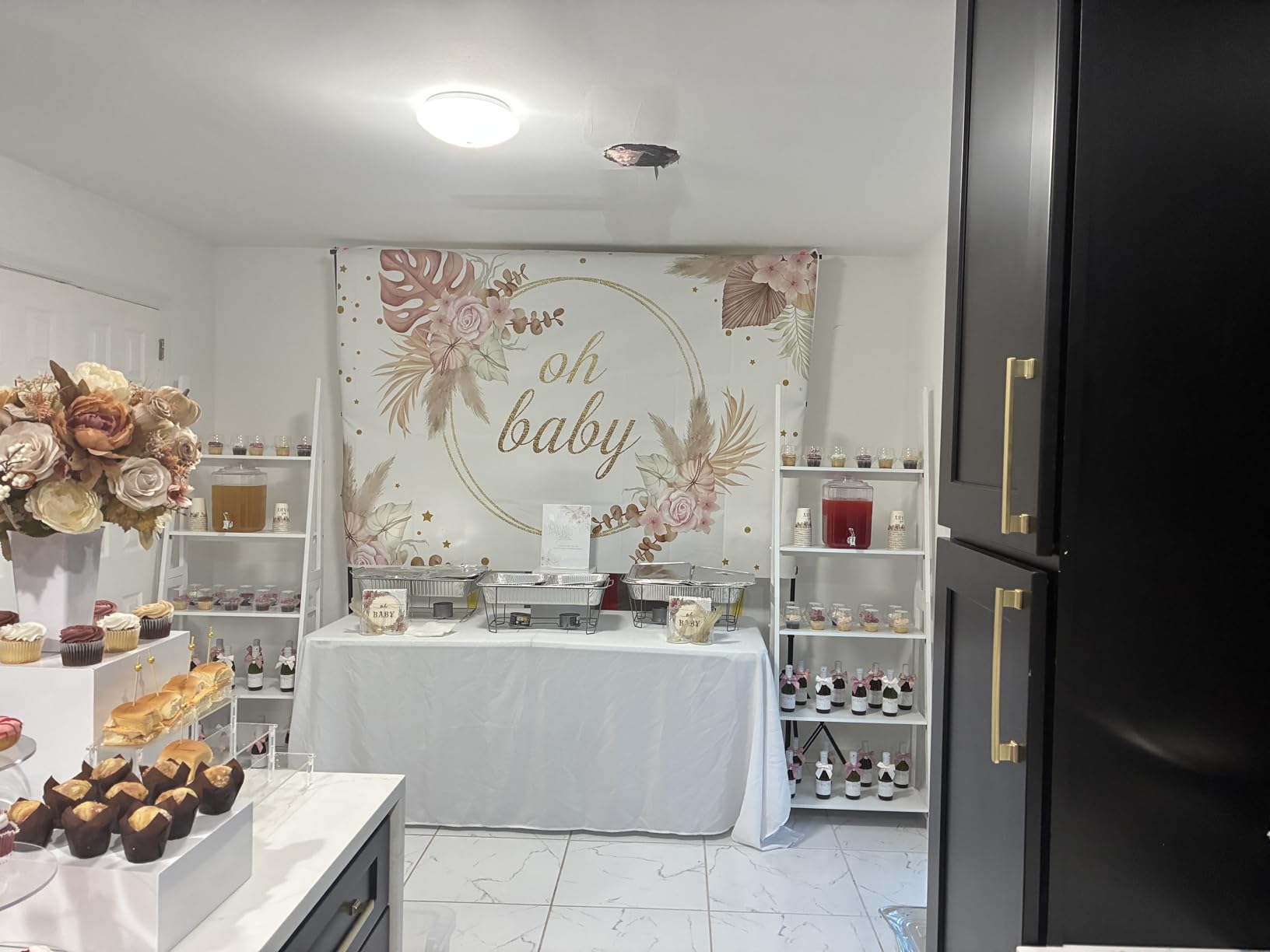 Amazon Basics Ladder Bookshelf Organizer, 5-Tier, Solid Rubberwood Frame, White Finish, 14D x 24.8W x 70.1H in - Customer Photo 2