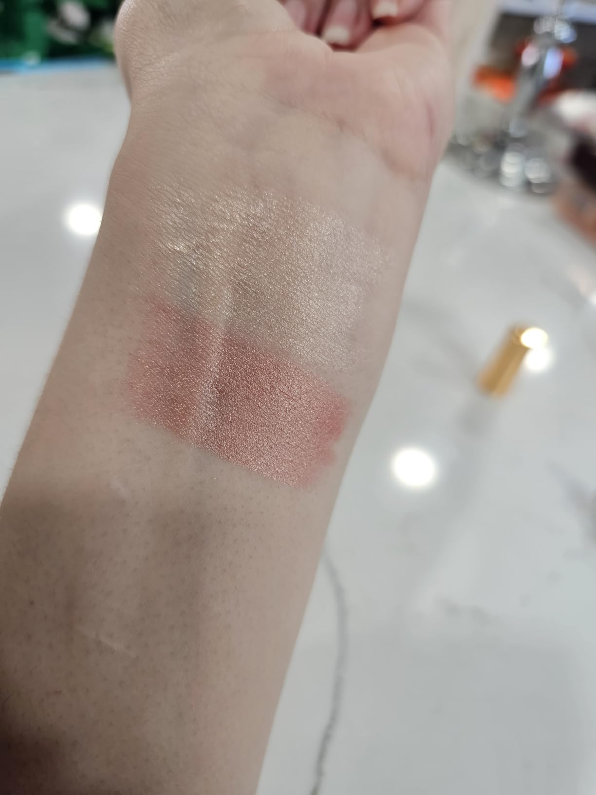 Charlotte Tilbury Beauty Light Wand Liquid Highlighter Makeup - Soft-Focus Highlighter & Blush for Cheeks - Pearlescent, Weightless Radiant Finish - Customer Photo 2