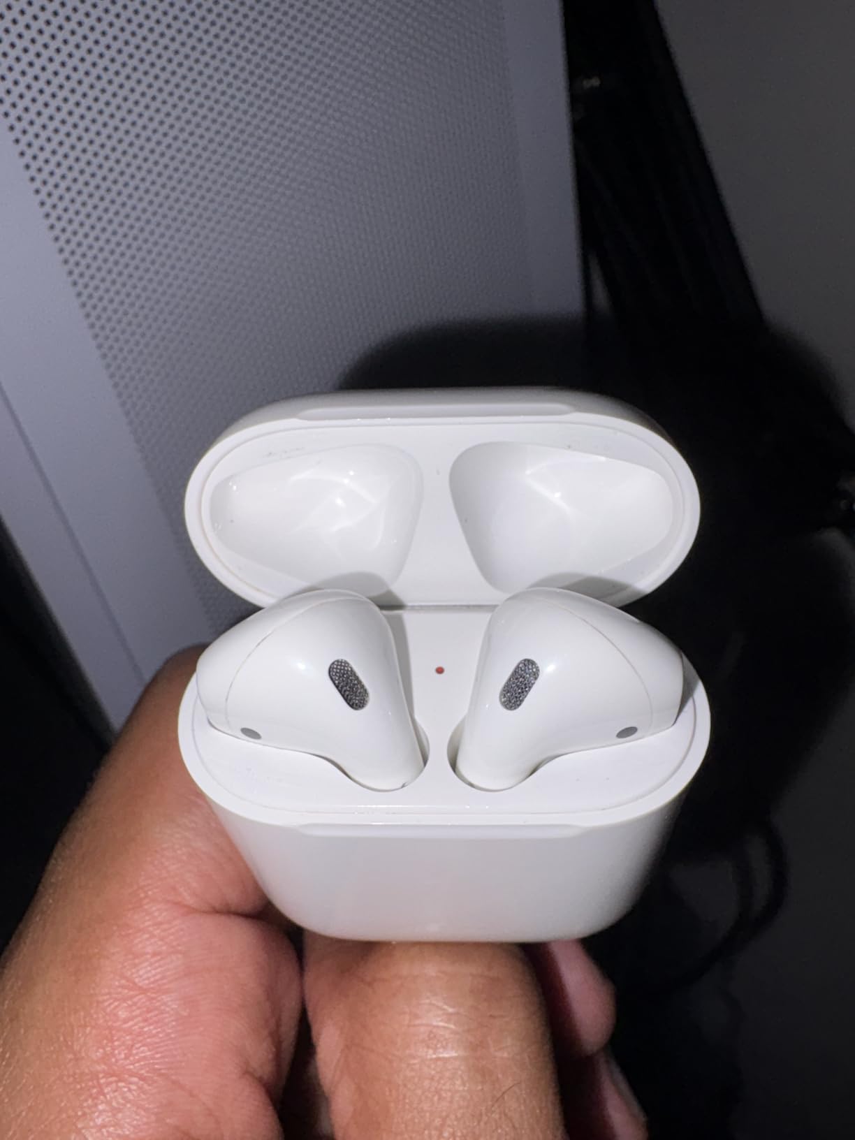 Apple AirPods 2 with Charging Case - White (Renewed) Customer Review Apple AirPods 2 with Charging Case - White (Renewed) - Customer Photo 1