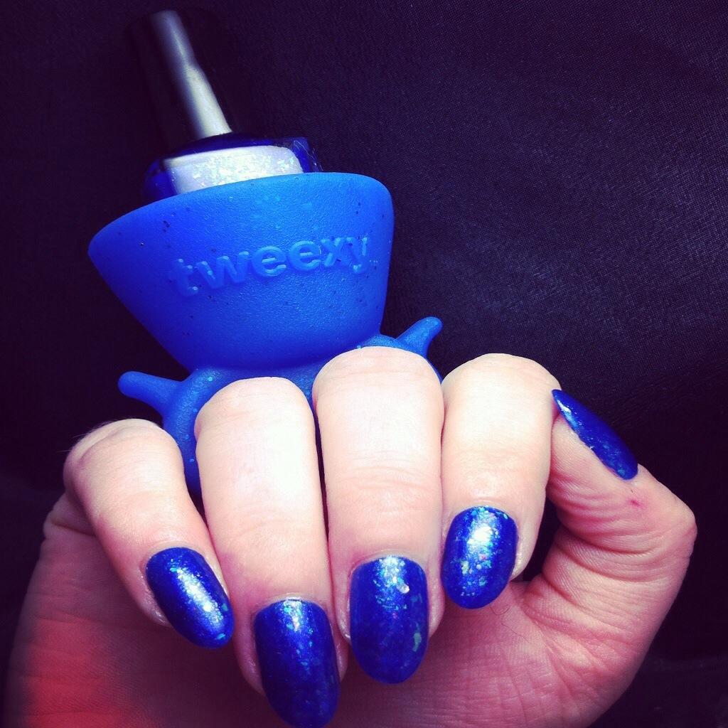 tweexy Wearable Nail Polish Holder Ring - Ideal Gift for Teenage Girls - Nail Polish Holder Stand for Manicure & Pedicure, Fingernail Painting - Nail Polish Accessories (Opal Sparkle) Customer Review tweexy Wearable Nail Polish Holder Ring - Ideal Gift for Teenage Girls - Nail Polish Holder Stand for Manicure & Pedicure, Fingernail Painting - Nail Polish Accessories (Opal Sparkle) - Customer Photo 1