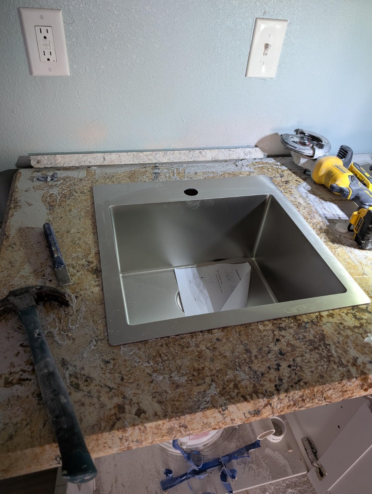 DEWALT ATOMIC 20V MAX* Circular Saw, 4-1/2-Inch, Tool Only (DCS571B) - Customer Photo 4