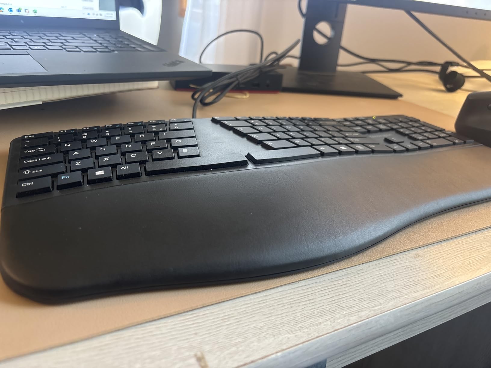 Kensington Pro Fit Ergonomic Wired Keyboard- Black (K75400US) Customer Review Kensington Pro Fit Ergonomic Wired Keyboard- Black (K75400US) - Customer Photo 2