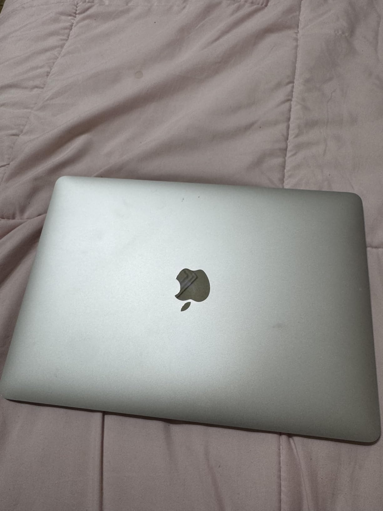 Apple 13.3 inches MacBook Air Retina display, 1.6GHz dual-core Intel Core i5, 256GB - Space Gray (Renewed) - Customer Photo 3