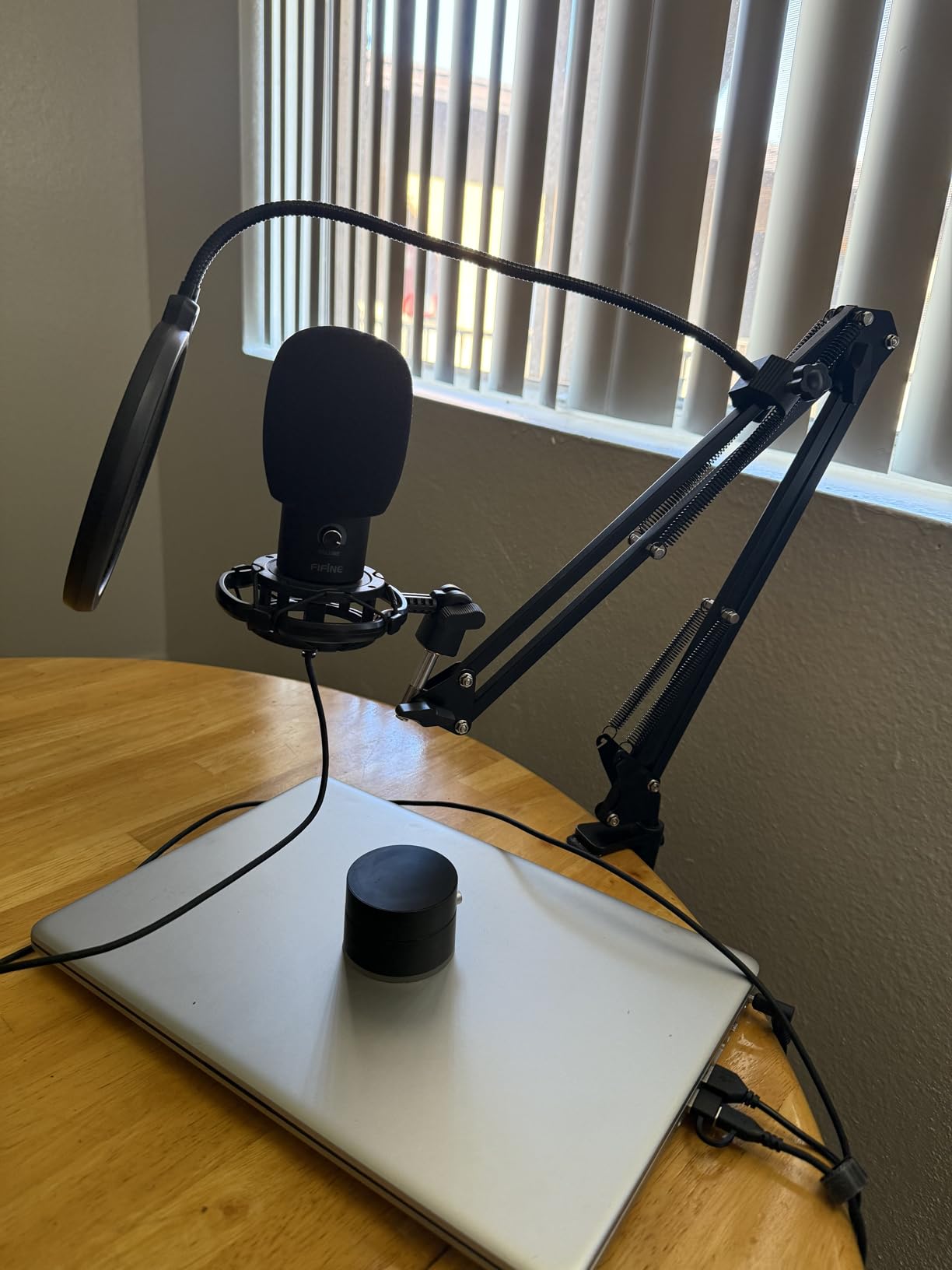 FIFINE Studio Condenser USB Microphone Computer PC Microphone Kit with Adjustable Boom Arm Stand Shock Mount for Instruments Voice Overs Recording Podcasting YouTube Vocal Gaming Streaming-T669 Customer Review FIFINE Studio Condenser USB Microphone Computer PC Microphone Kit with Adjustable Boom Arm Stand Shock Mount for Instruments Voice Overs Recording Podcasting YouTube Vocal Gaming Streaming-T669 - Customer Photo 1