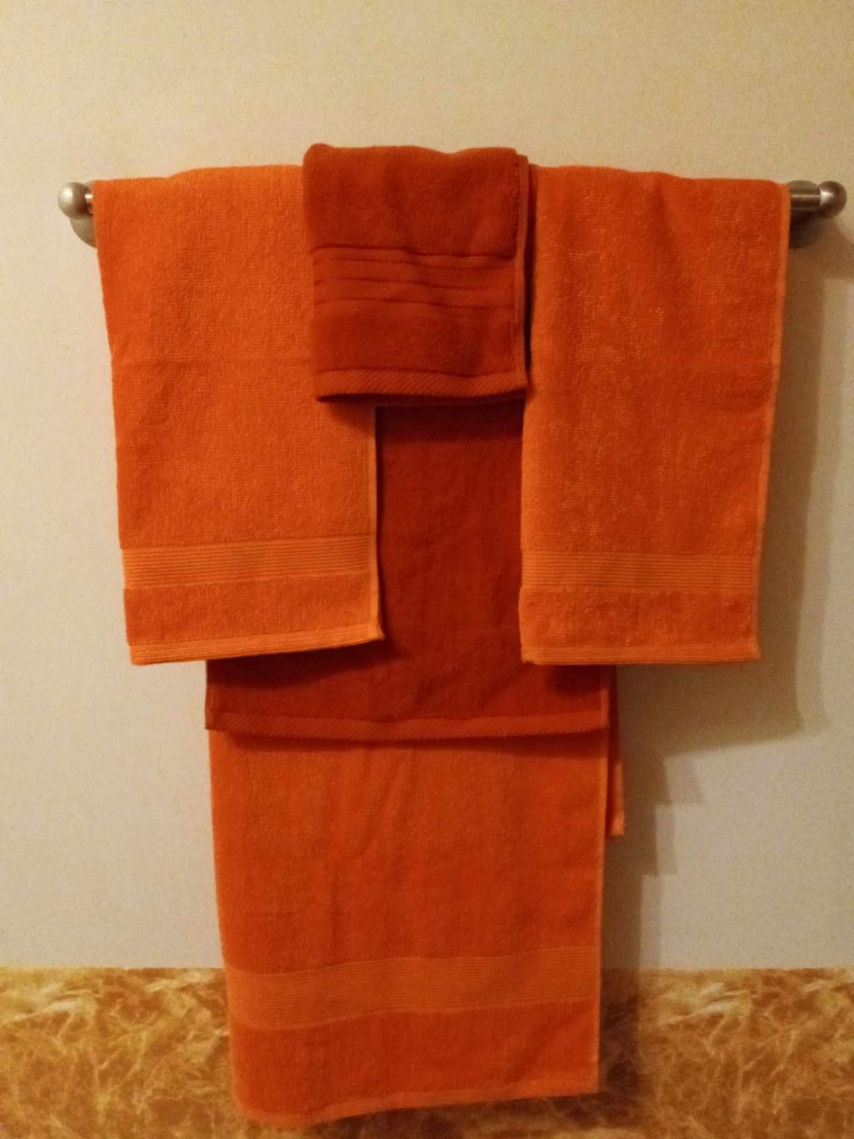 Belizzi Home 4 Pack Bath Towel Set 27x54, 100% Ring Spun Cotton, Ultra Soft Highly Absorbent Machine Washable Hotel Spa Quality Bath Towels for Bathroom, 4 Bath Towels Black - Customer Photo 2