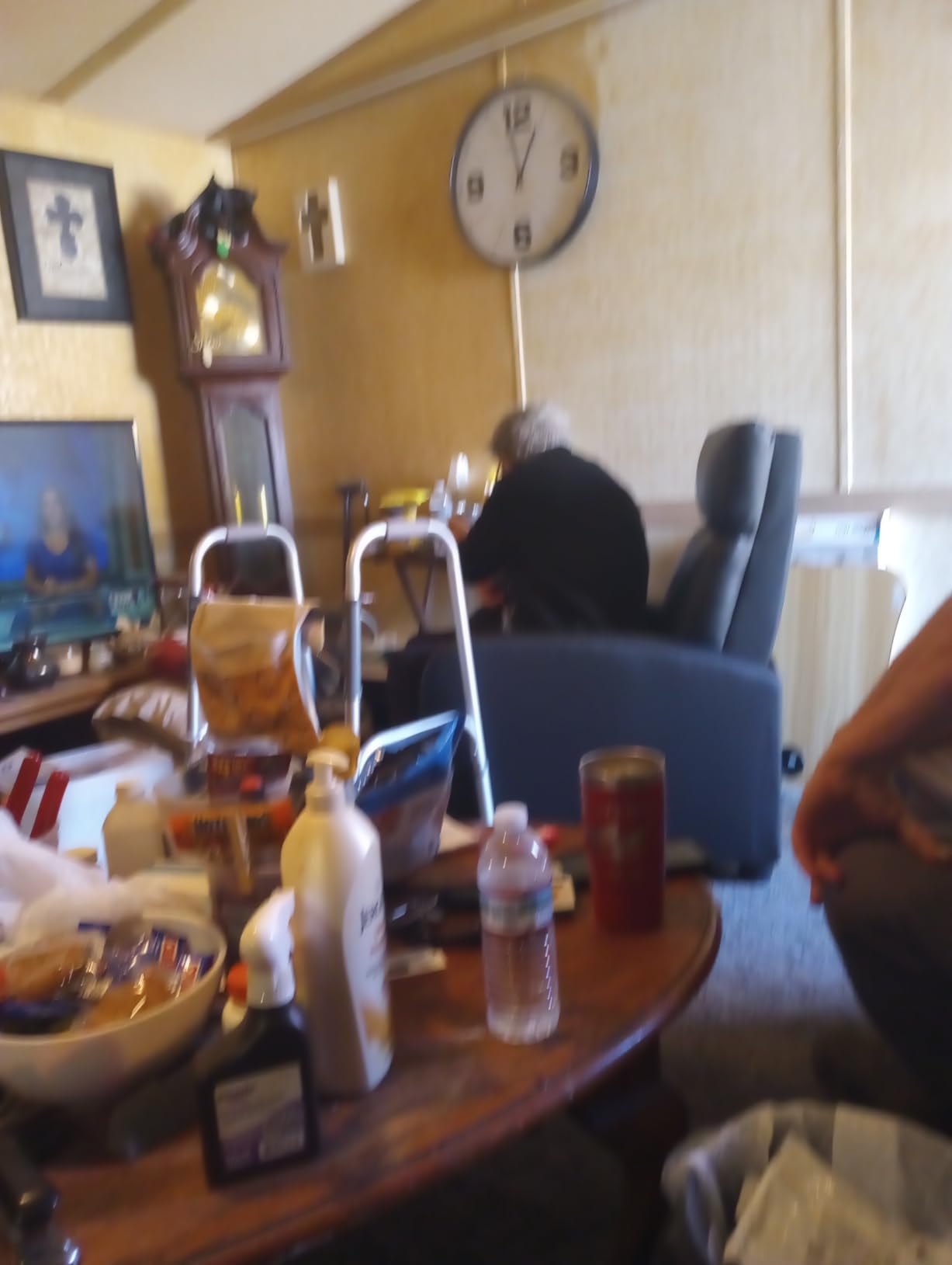 Furniwell Massage Recliner Chair for Living Room Adjustable PU Leather Reclining Chair Home Theater Seating Modern Winback Single Sofa for Adults with Footrest (Leather, Black) - Customer Photo 1