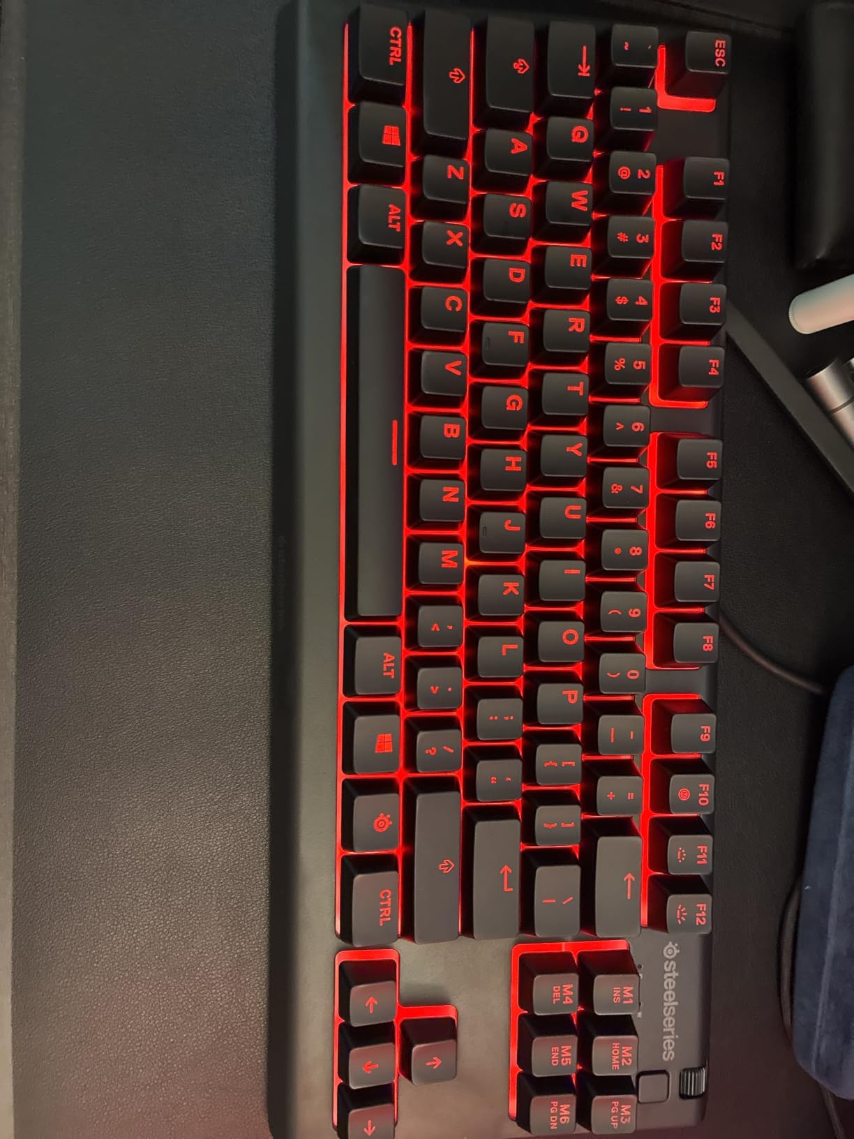 SteelSeries USB Apex 5 Hybrid Mechanical Gaming Keyboard – Per-Key RGB Illumination – Aircraft Grade Aluminum Alloy Frame – OLED Smart Display (Hybrid Blue Switch) - Customer Photo 4