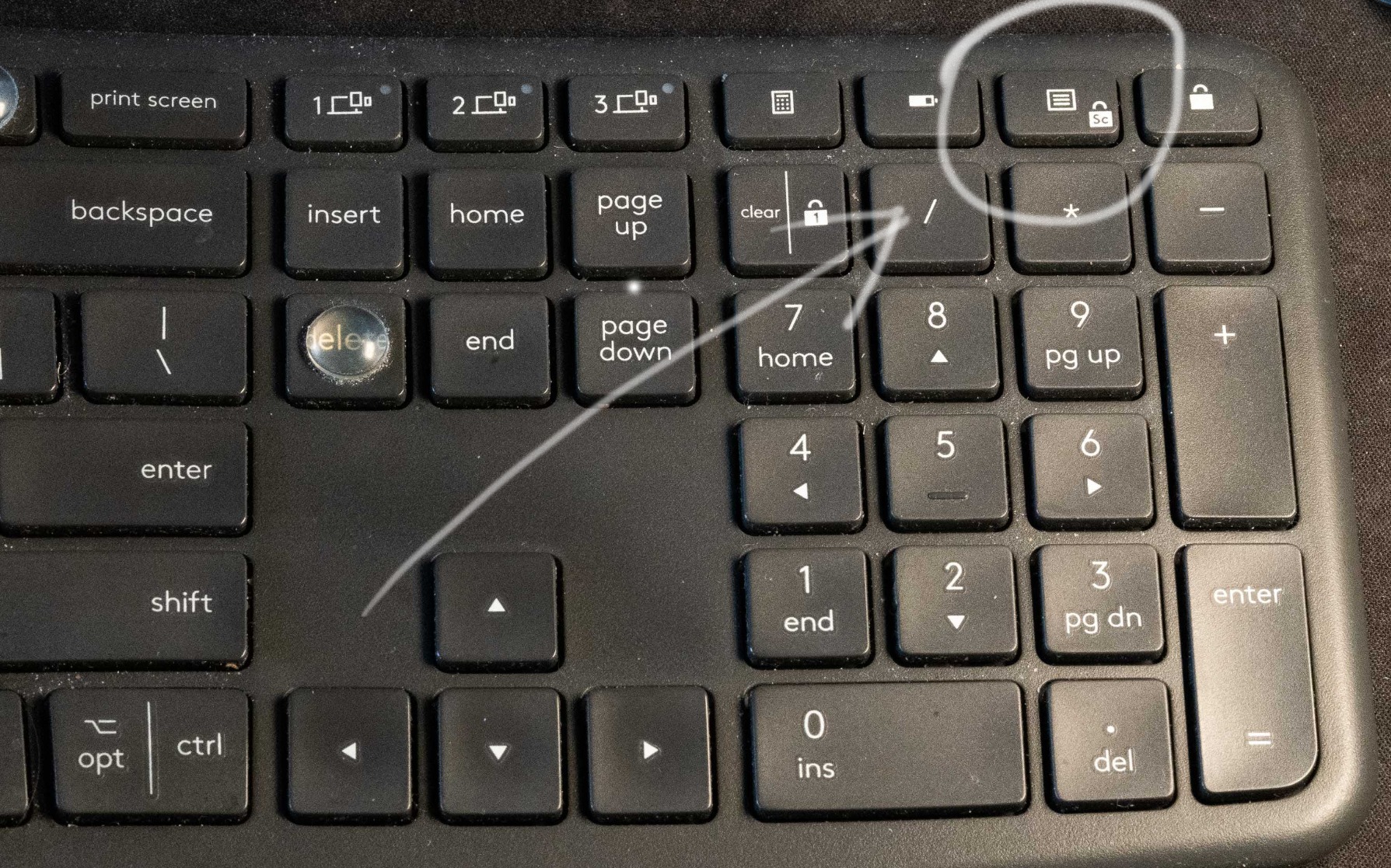 Logitech ERGO K860 Wireless Ergonomic Keyboard - Split Keyboard, Wrist Rest, Natural Typing, Stain-Resistant Fabric, Bluetooth and USB Connectivity, Compatible with Windows/Mac, Black Customer Review Logitech ERGO K860 Wireless Ergonomic Keyboard - Split Keyboard, Wrist Rest, Natural Typing, Stain-Resistant Fabric, Bluetooth and USB Connectivity, Compatible with Windows/Mac, Black - Customer Photo 1