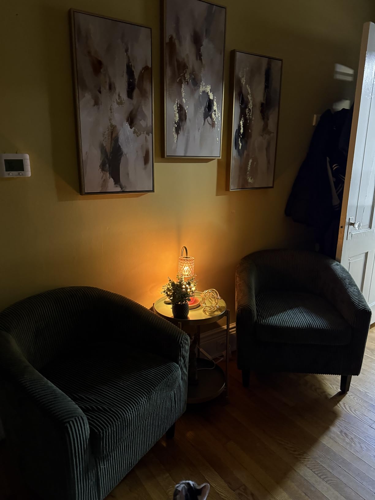 Yaheetech Barrel Chairs Set of 2, Faux Leather Club Armchairs, PU Leather Accent Chairs with Soft Padded Seat for Living Room Bedroom Waiting Reading Room, Black - Customer Photo 2