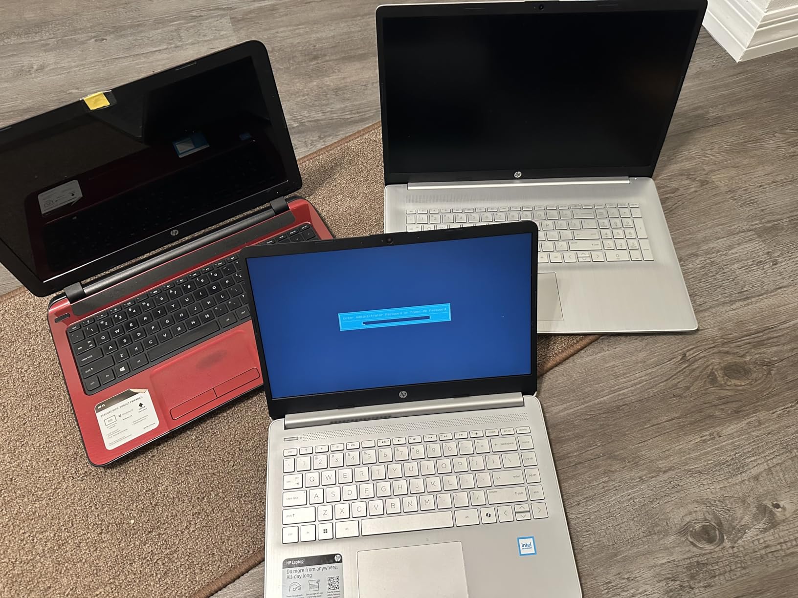 Apple iPad, 10.2-Inch, Wi-Fi, 32GB, Space Gray (Renewed) - Customer Photo 2