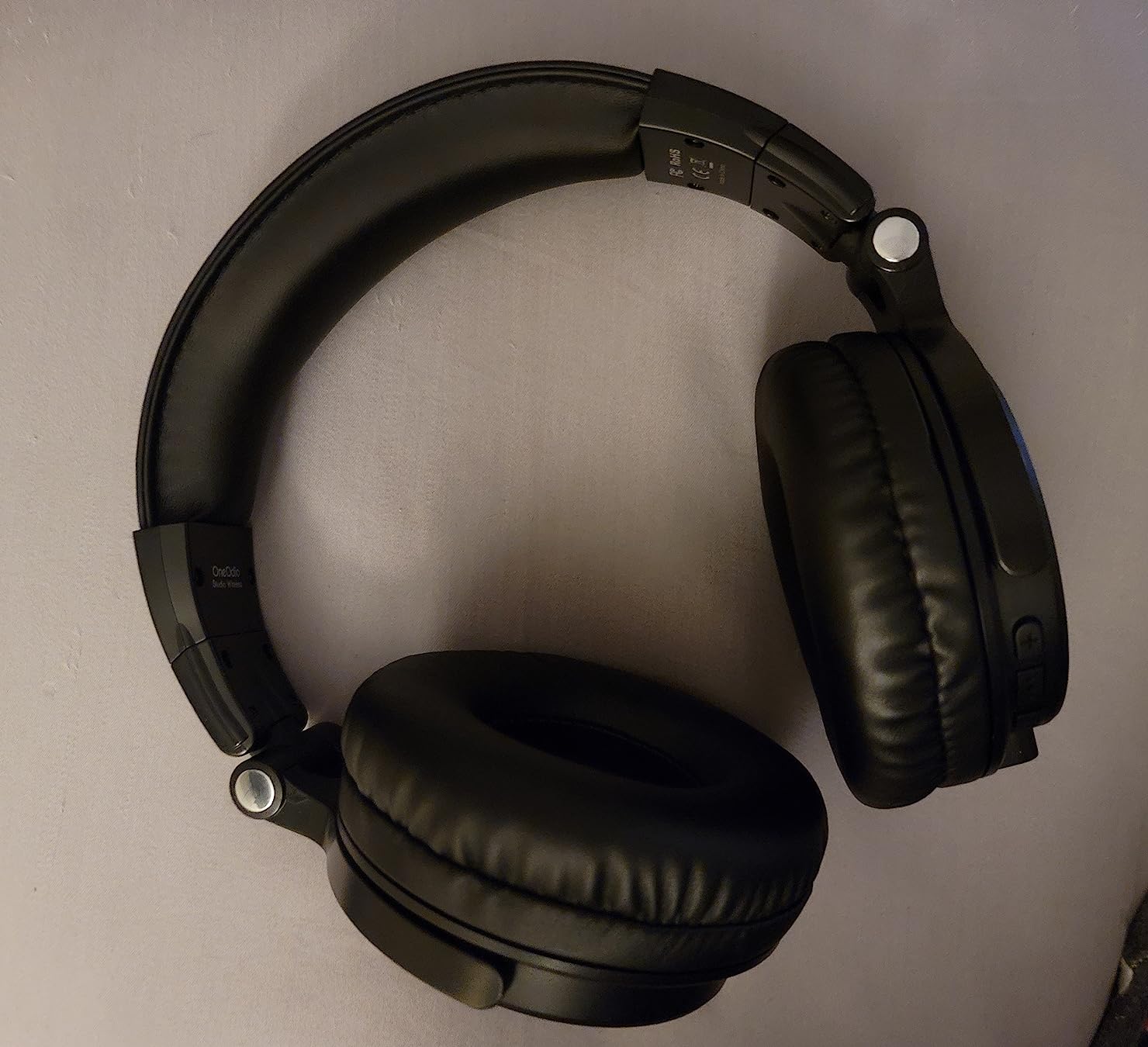 OneOdio Bluetooth Over Ear Headphones, 110 Hrs Wireless/Wired Stereo Sound Foldable Headsets with Deep Bass 50mm Neodymium Drivers for PC/Computer/Podcast- Studio Wireless Pro C, Black Customer Review OneOdio Bluetooth Over Ear Headphones, 110 Hrs Wireless/Wired Stereo Sound Foldable Headsets with Deep Bass 50mm Neodymium Drivers for PC/Computer/Podcast- Studio Wireless Pro C, Black - Customer Photo 3