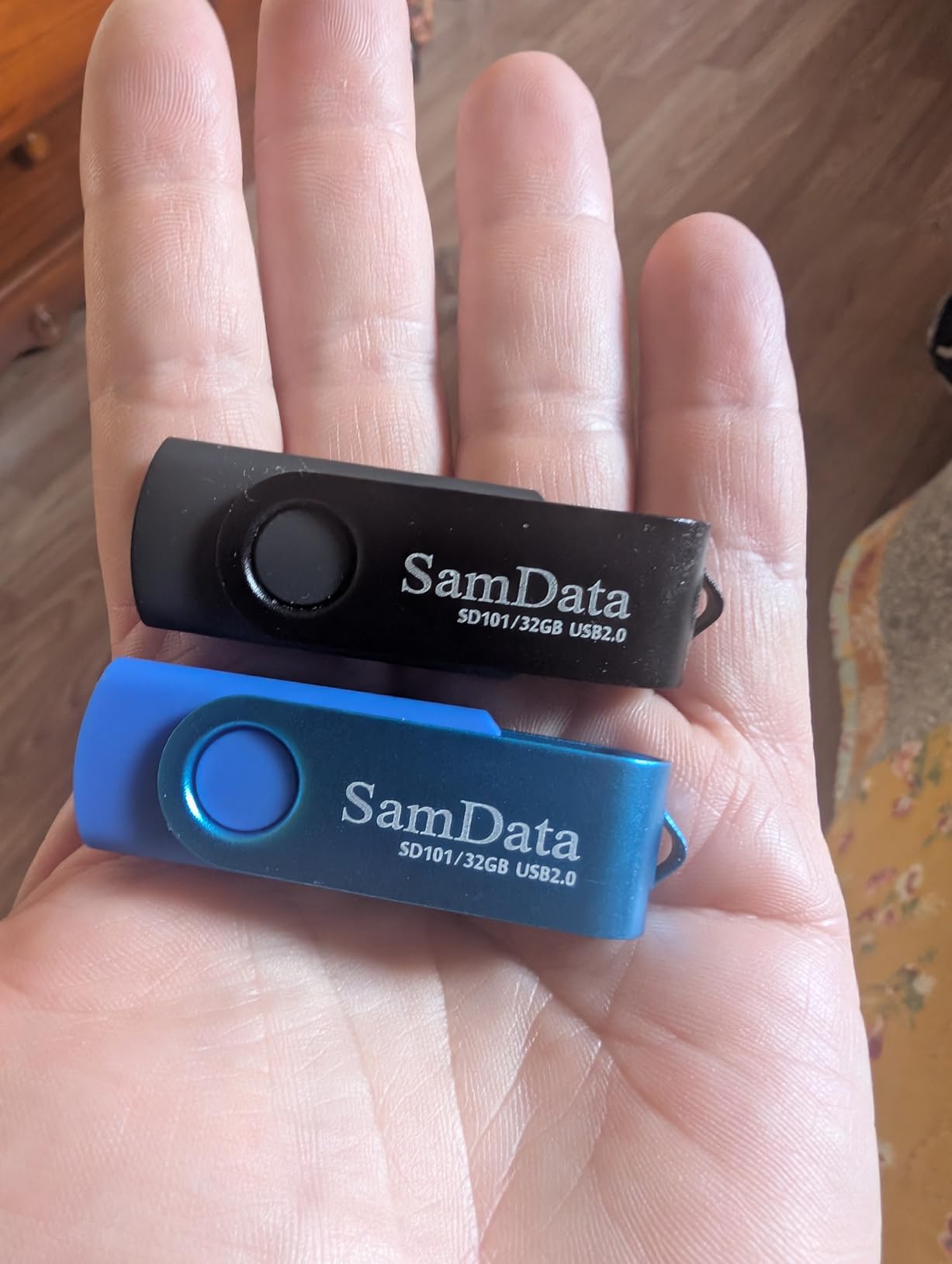 32GB USB Flash Drives 2 Pack 32GB Thumb Drives Memory Stick Jump Drive with LED Light for Storage and Backup (2 Colors: Black Blue) Customer Review 32GB USB Flash Drives 2 Pack 32GB Thumb Drives Memory Stick Jump Drive with LED Light for Storage and Backup (2 Colors: Black Blue) - Customer Photo 1