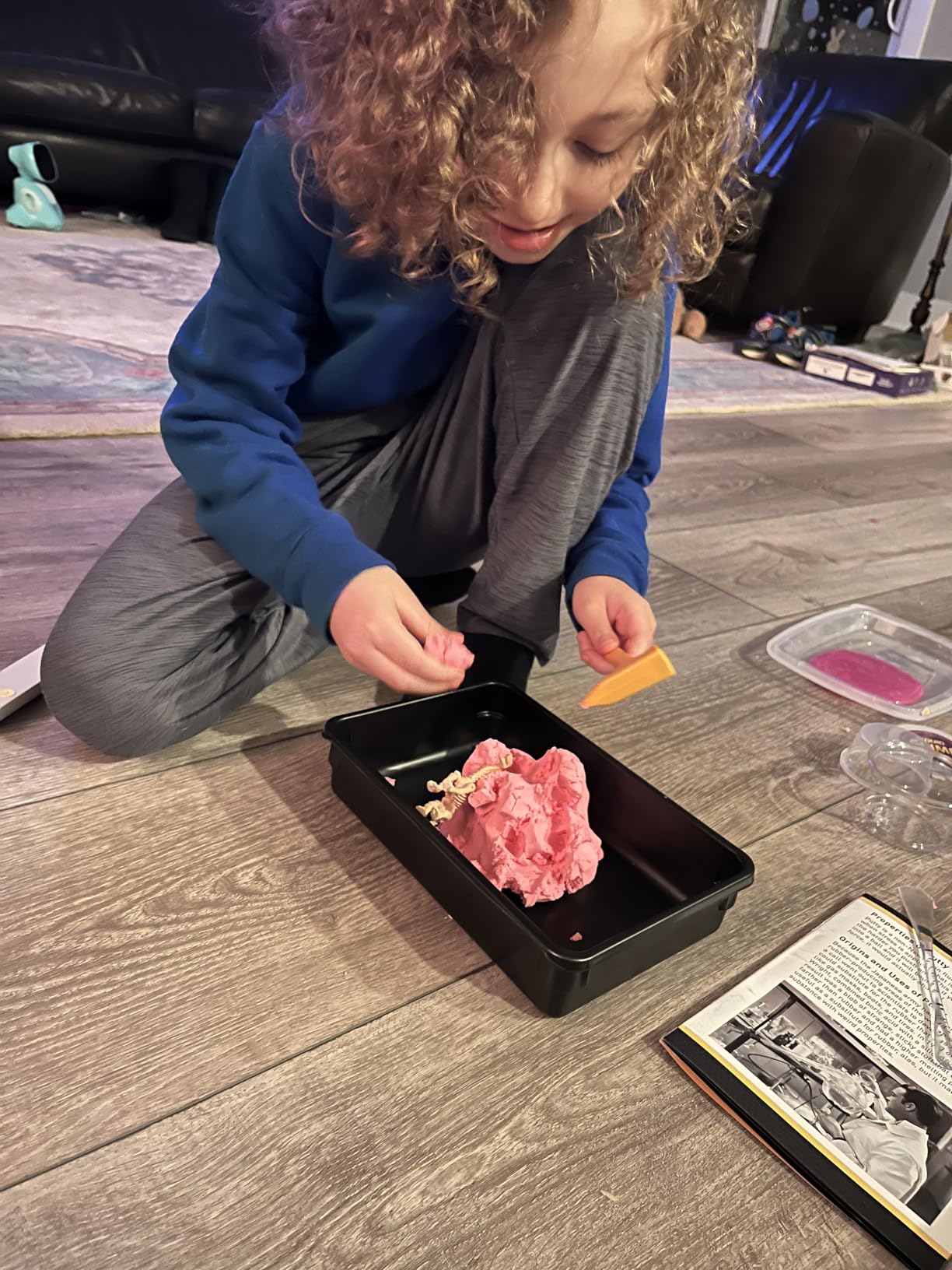 National Geographic Earth Science Kit – 100+ Science Experiments & Activities for Kids, Crystal Growing, Volcano Science Kit, Rock Collection, STEM Project Toy for Boys & Girls (Amazon Exclusive) - Customer Photo 1