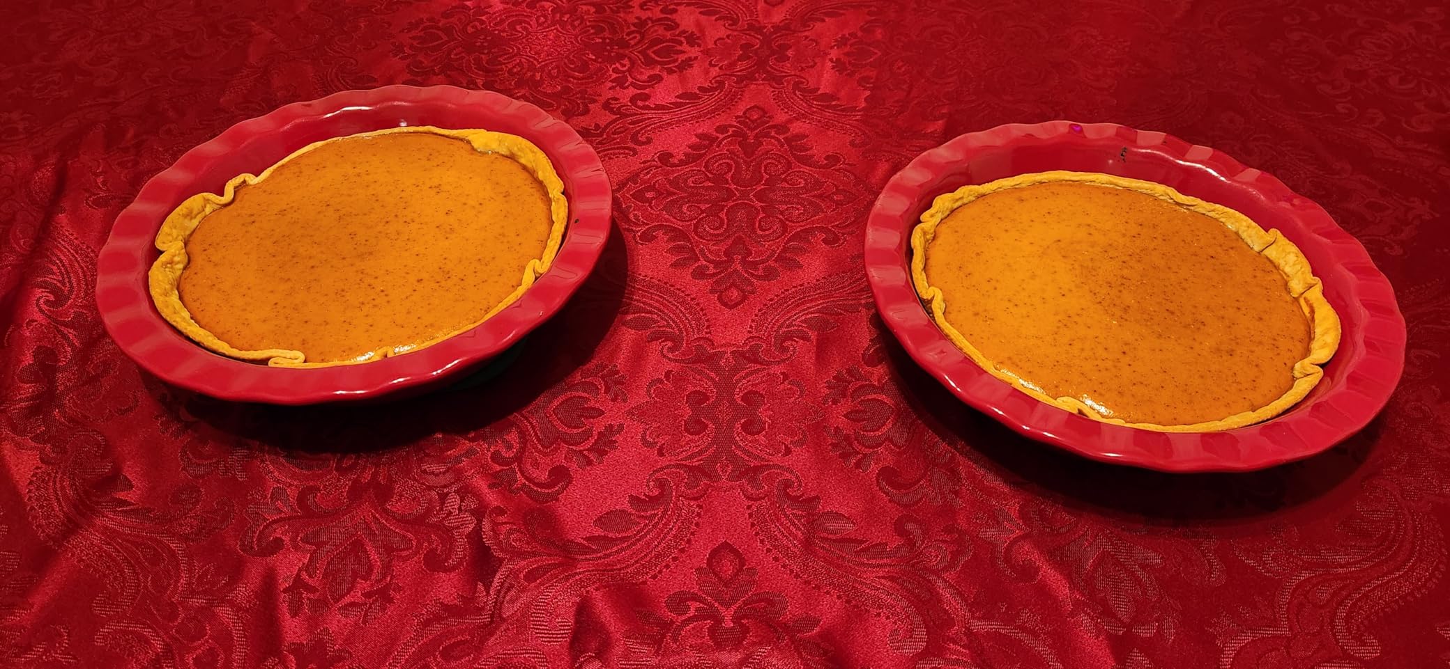 LE TAUCI Ceramic Pie Pans for Baking, 9 Inches Pie Plate for Apple Pie, Round Baking Dish, 36 Ounce Fluted Dish Pie Pan, Set of 2, White - Customer Photo 1