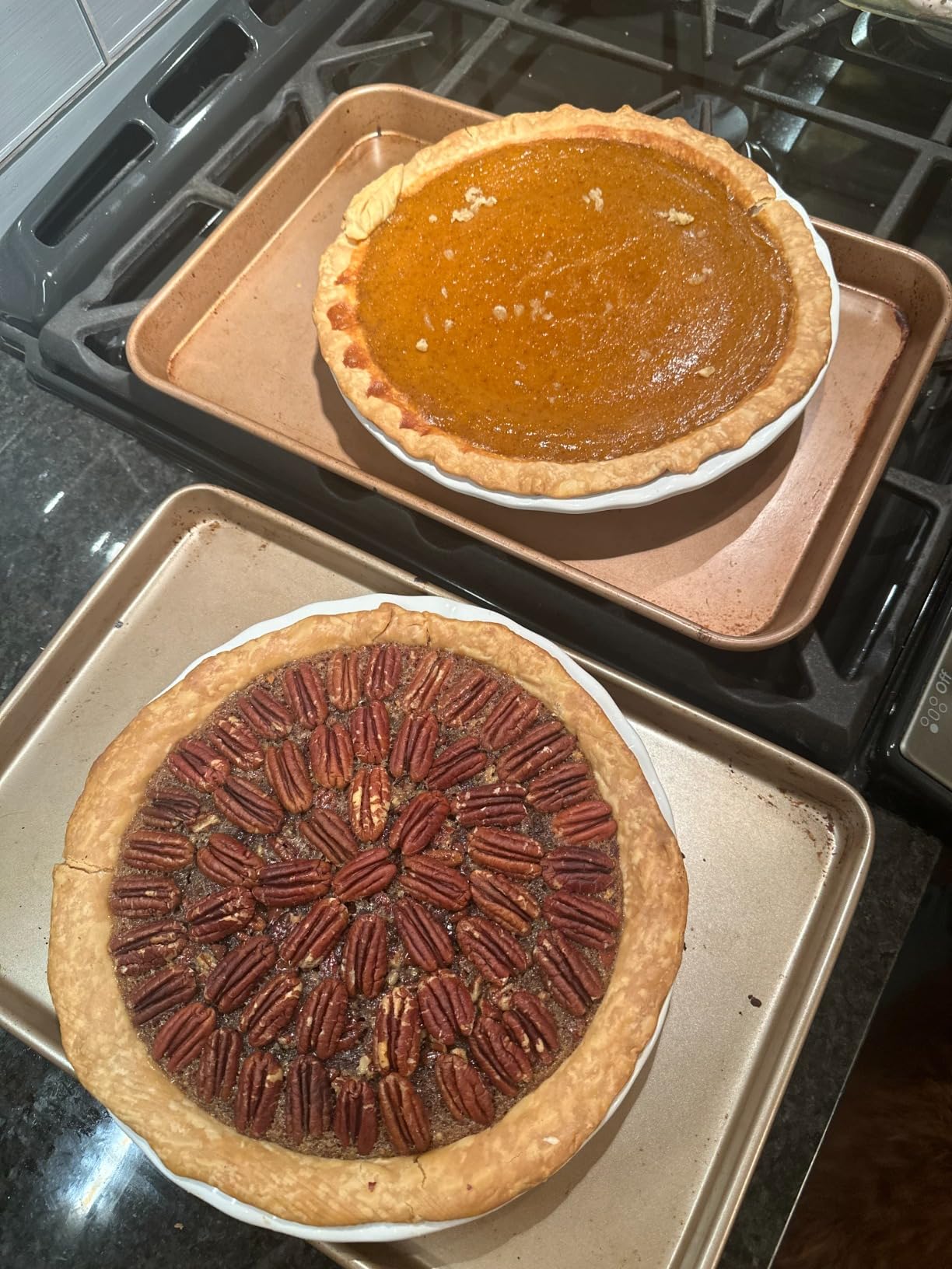 LE TAUCI Ceramic Pie Pans for Baking, 9 Inches Pie Plate for Apple Pie, Round Baking Dish, 36 Ounce Fluted Dish Pie Pan, Set of 2, White - Customer Photo 3