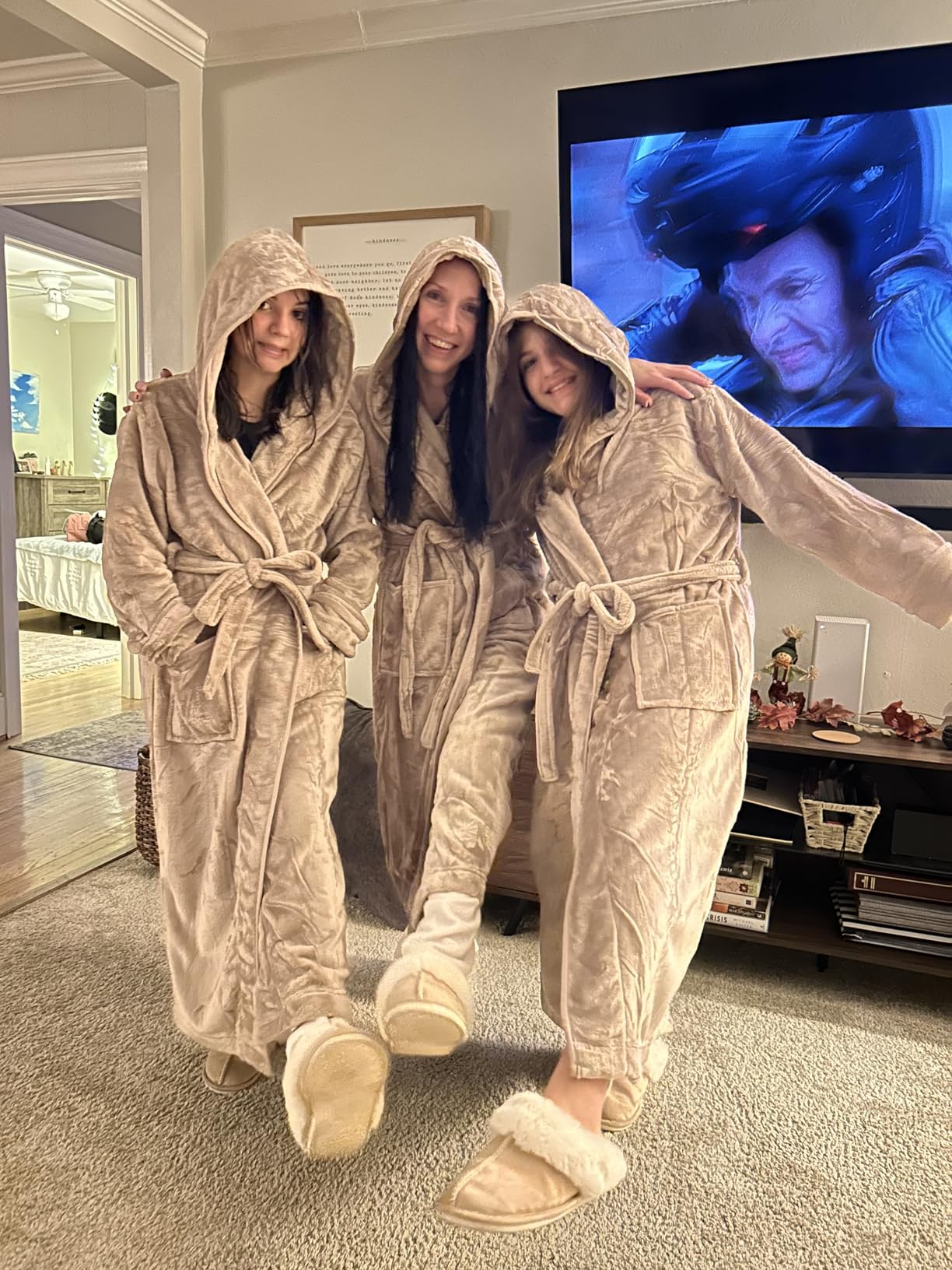 NY Threads Premium Womens Robe with Hood, Plush Fleece Long Bath Robe for Women, Fluffy Soft Women's Bathrobe Customer Review NY Threads Premium Womens Robe with Hood, Plush Fleece Long Bath Robe for Women, Fluffy Soft Women's Bathrobe - Customer Photo 1