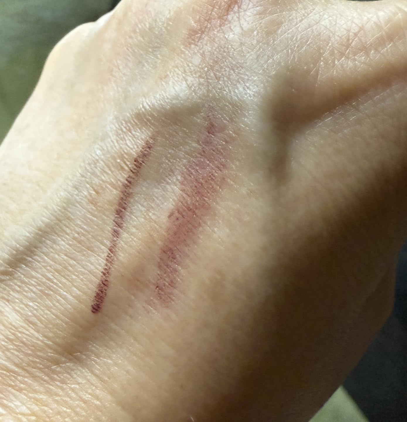 Charlotte Tilbury Eyeliner - Buildable, Cream Waterproof Eyeliner Pencil with a Soft, Blendable Formula - Enriched with Emoillient Oils & Waxes to Amplify the Look of Your Eye Color - Customer Photo 1