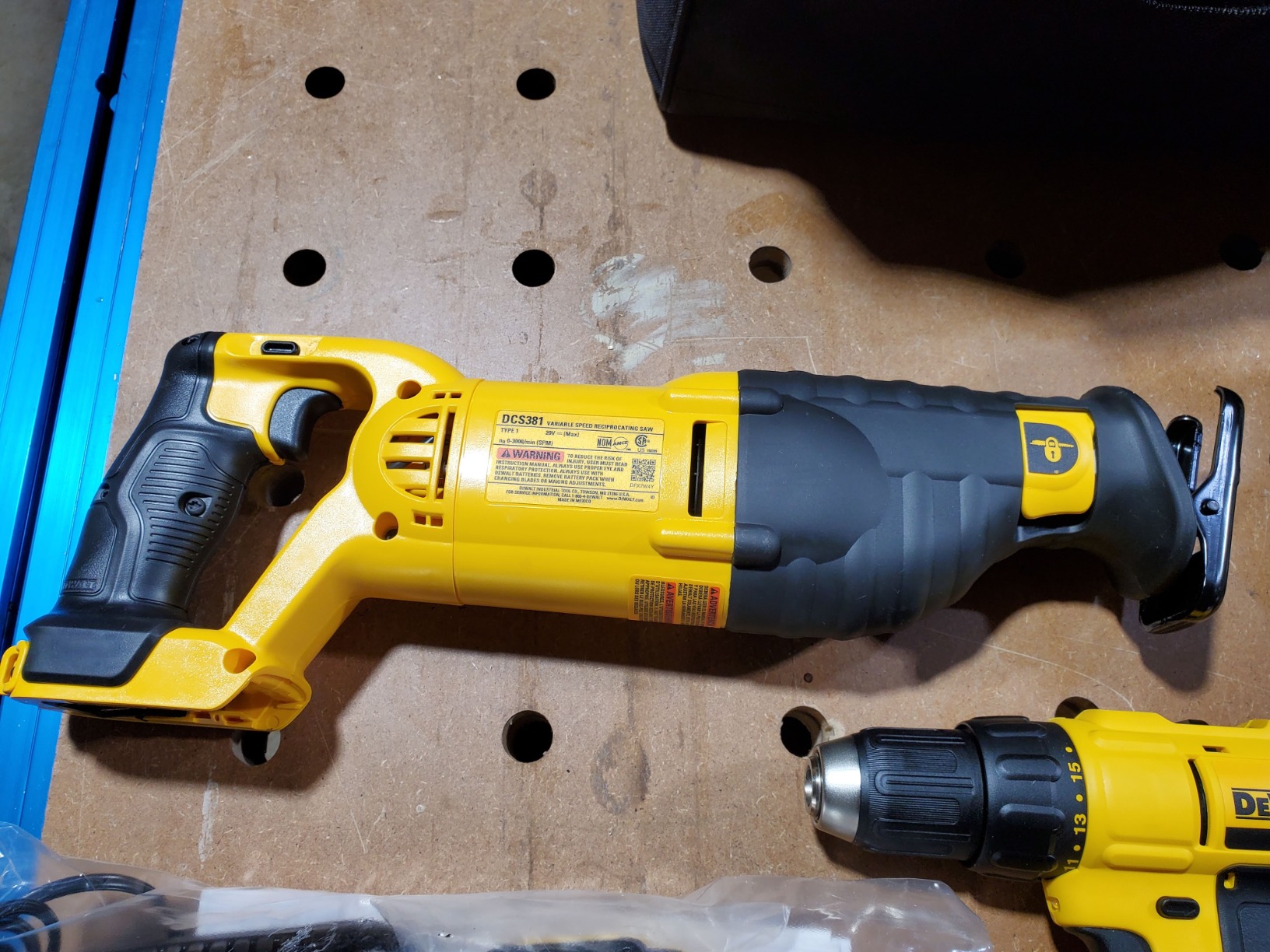 DEWALT Tools 5 Tool Power Tool Combo Kit, Cordless Drill Impact Driver Saw Oscillating Multi-tool Set with 20V MAX Battery and Charger (DCK551D1M1) - Customer Photo 2
