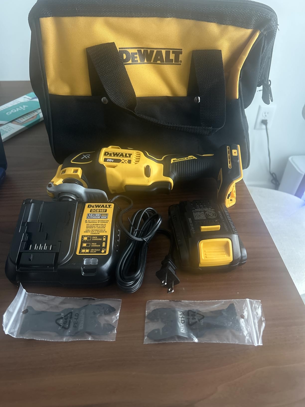 DEWALT 20V MAX XR Oscillating Tool Kit, 3 Speed, With Blades, Battery and Charger Included (DCS356C1) Customer Review DEWALT 20V MAX XR Oscillating Tool Kit, 3 Speed, With Blades, Battery and Charger Included (DCS356C1) - Customer Photo 1