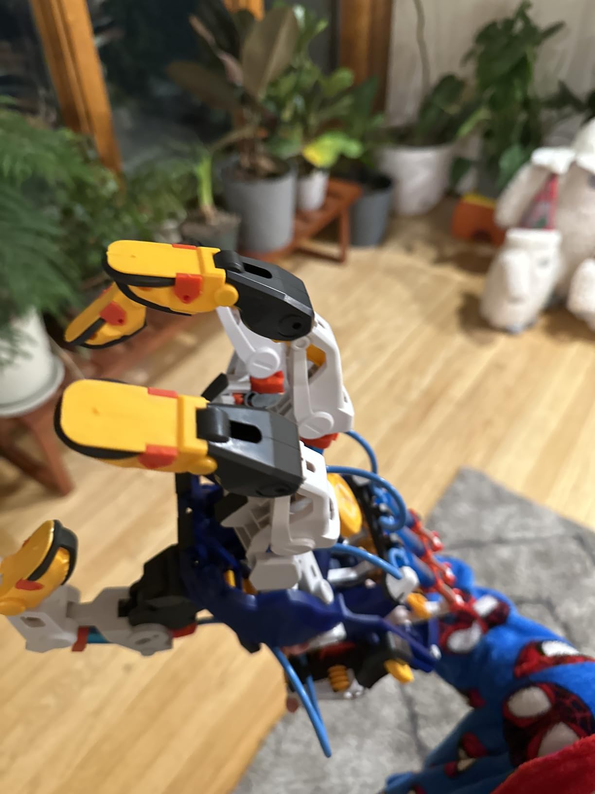 Thames & Kosmos Mega Cyborg Hand STEM Experiment Kit | Build Your Own GIANT Hydraulic Amazing Gripping Capabilities Adjustable for Different Sizes Learn Pneumatic Systems - Customer Photo 1