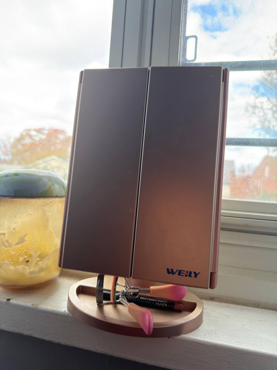 WEILY Makeup Mirror with 21 LED Lights,Two Power Supply Modes, Adjustable Touch Screen and 1x/2x/3x Magnification Tri-Fold Vanity Mirror,Chargeable Travel Cosmetic Mirror for Desktop (Black) - Customer Photo 1